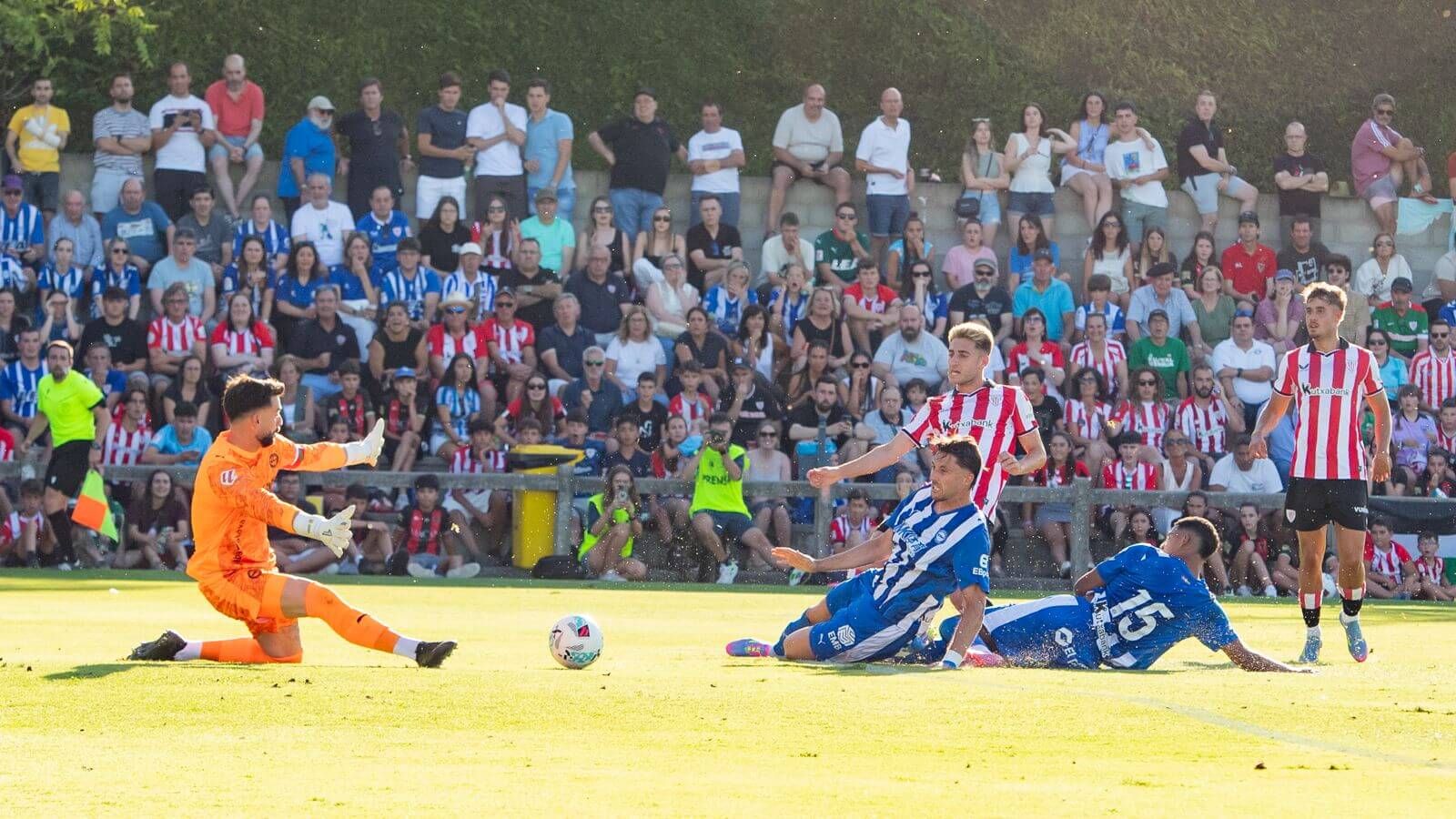  Robert Navarro, ante el Alavés en Laguardia.