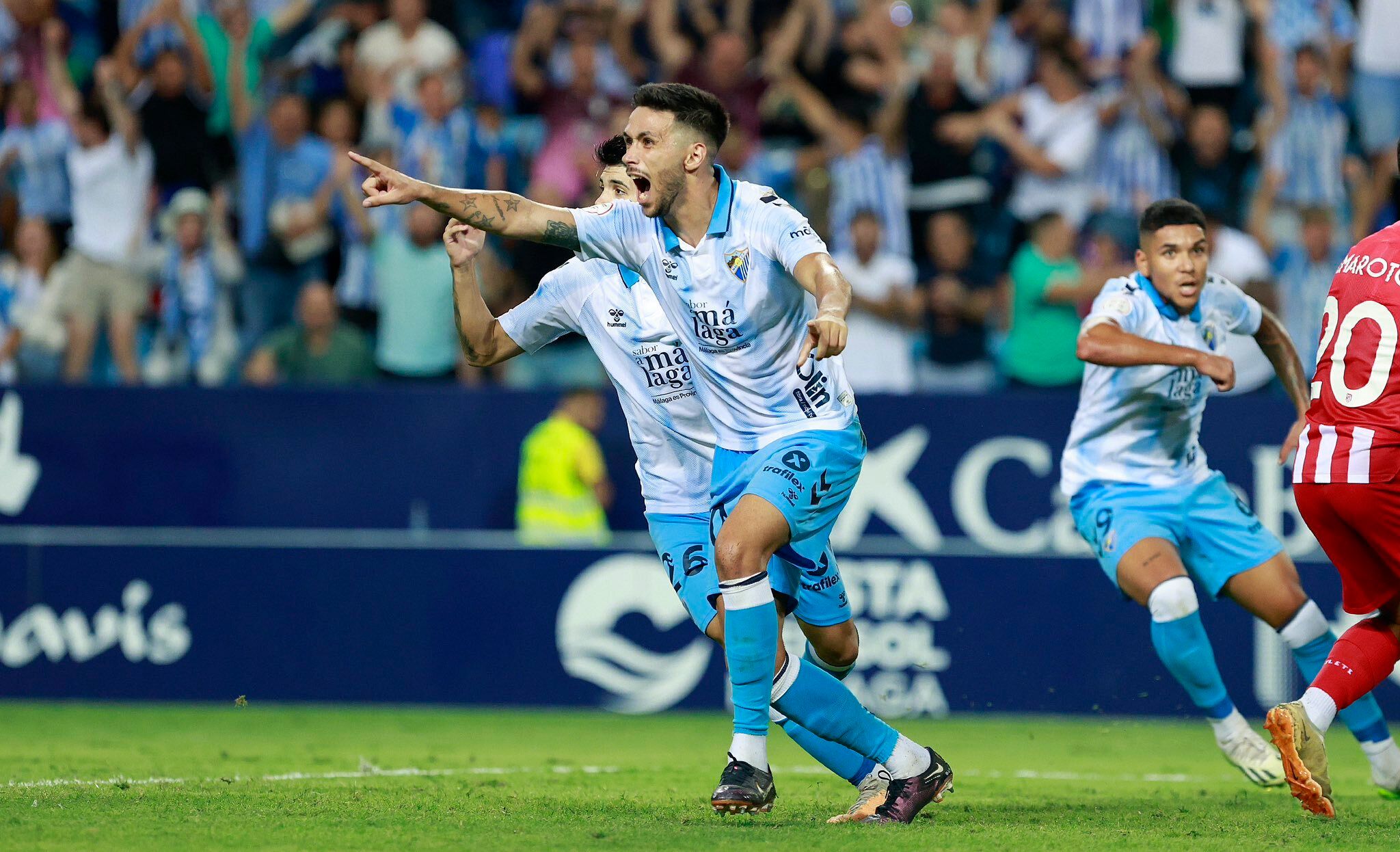  Nelson Monte celebró por todo lo alto el gol de Einar en La Rosaleda.