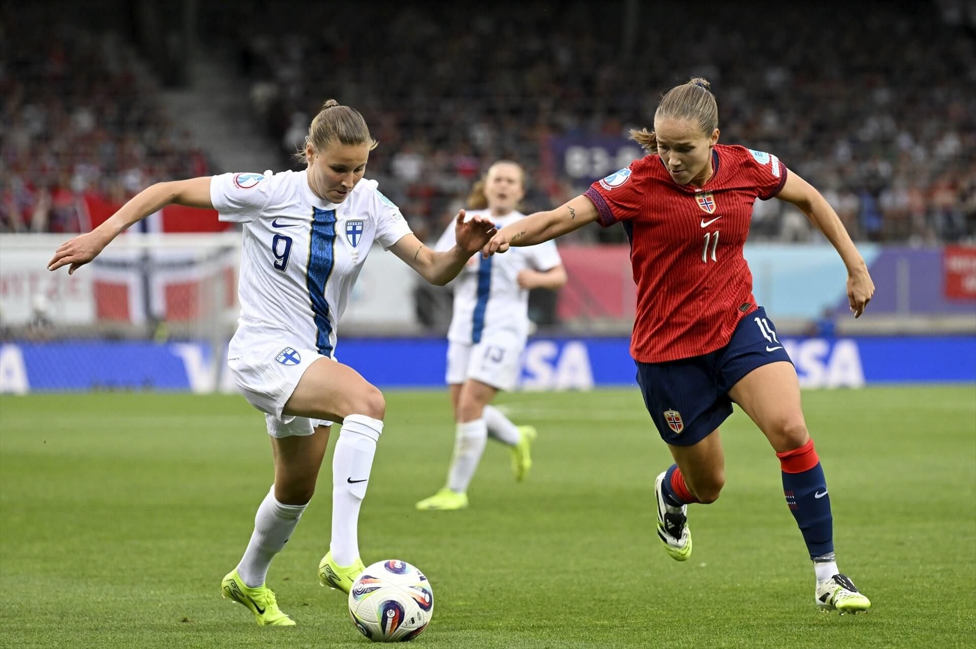 Katariina Kosola conduce delante de Guro Reiten en el Noruega-Finlandia de la EURO (Foto: Europa Pr
