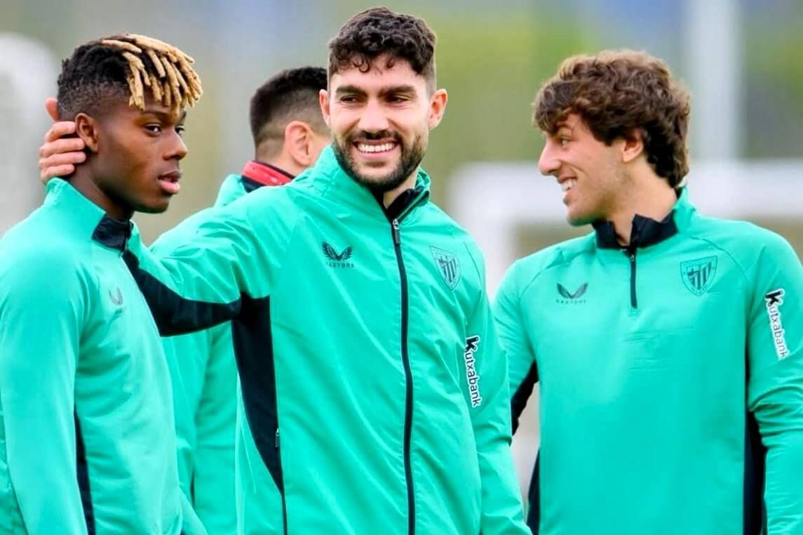  Gesto de Unai Núñez con Nico Williams entrenando en Lezama.