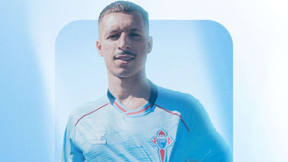 Bryan Zaragoza, con la camiseta celeste.