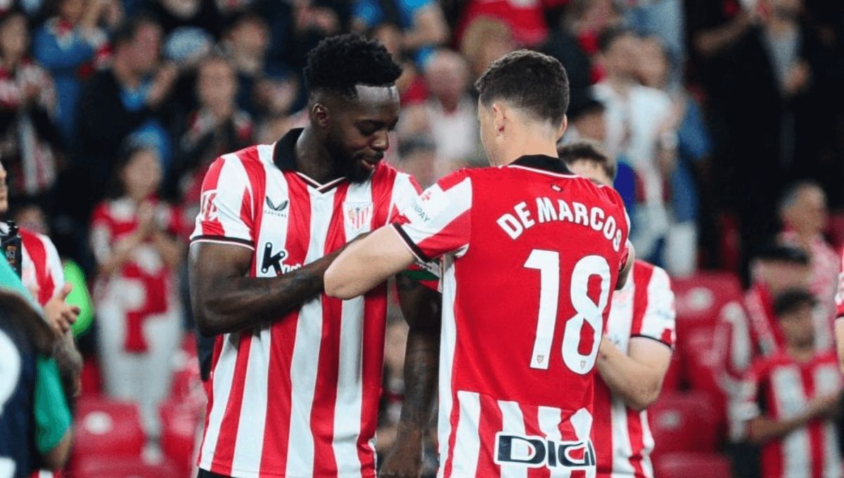  Óscar de Marcos cede el brazalete de capitán del Athletic Club a Iñaki Williams.
