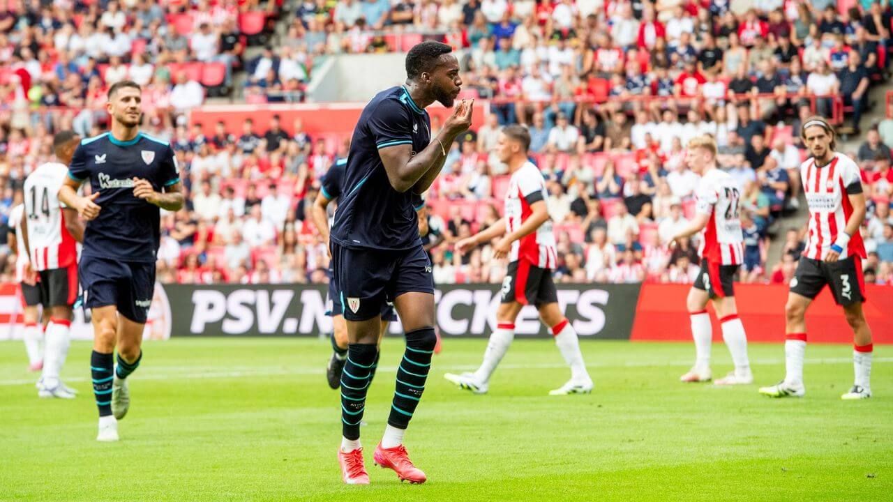  Iñaki Williams celebra su gol ante el PSV.