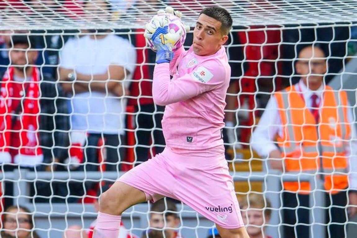 Alex Padilla ataja en el partido de pretemporada ante el Liverpool FC en Anfield.