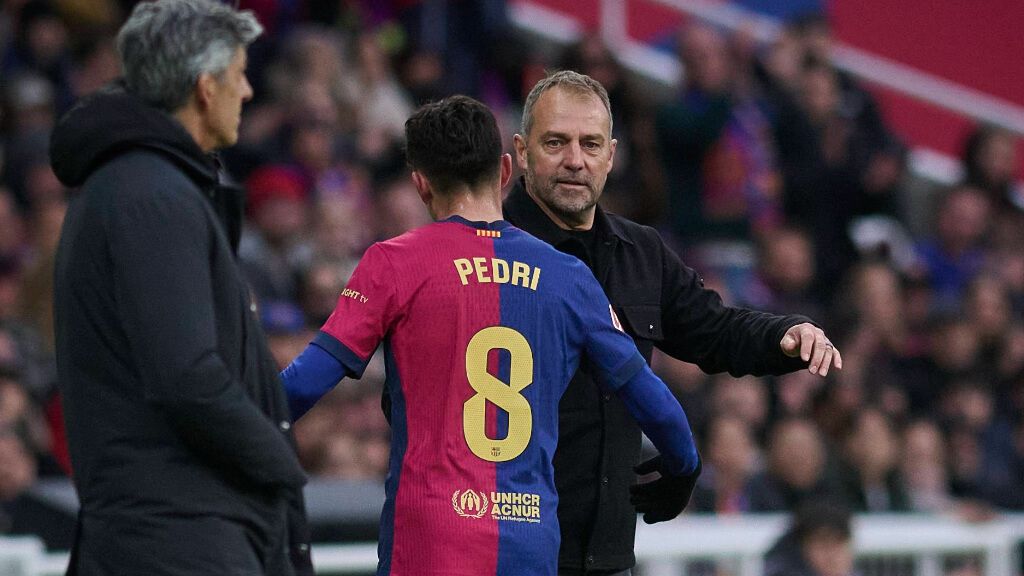  Pedri González y Hansi Flick (Fuente: Cordon Press)