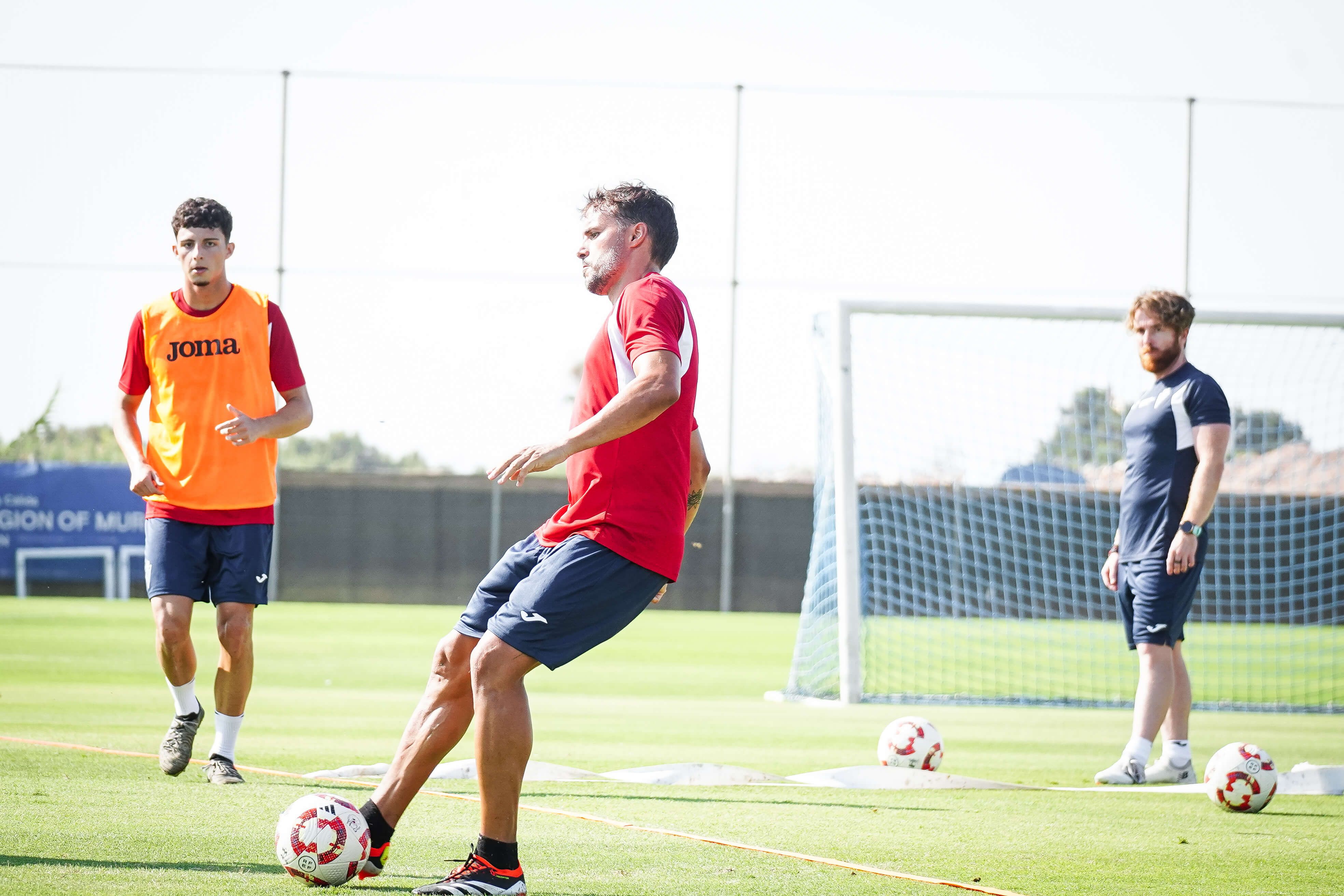  Pedro León, en un entrenamiento con el Real Murcia.