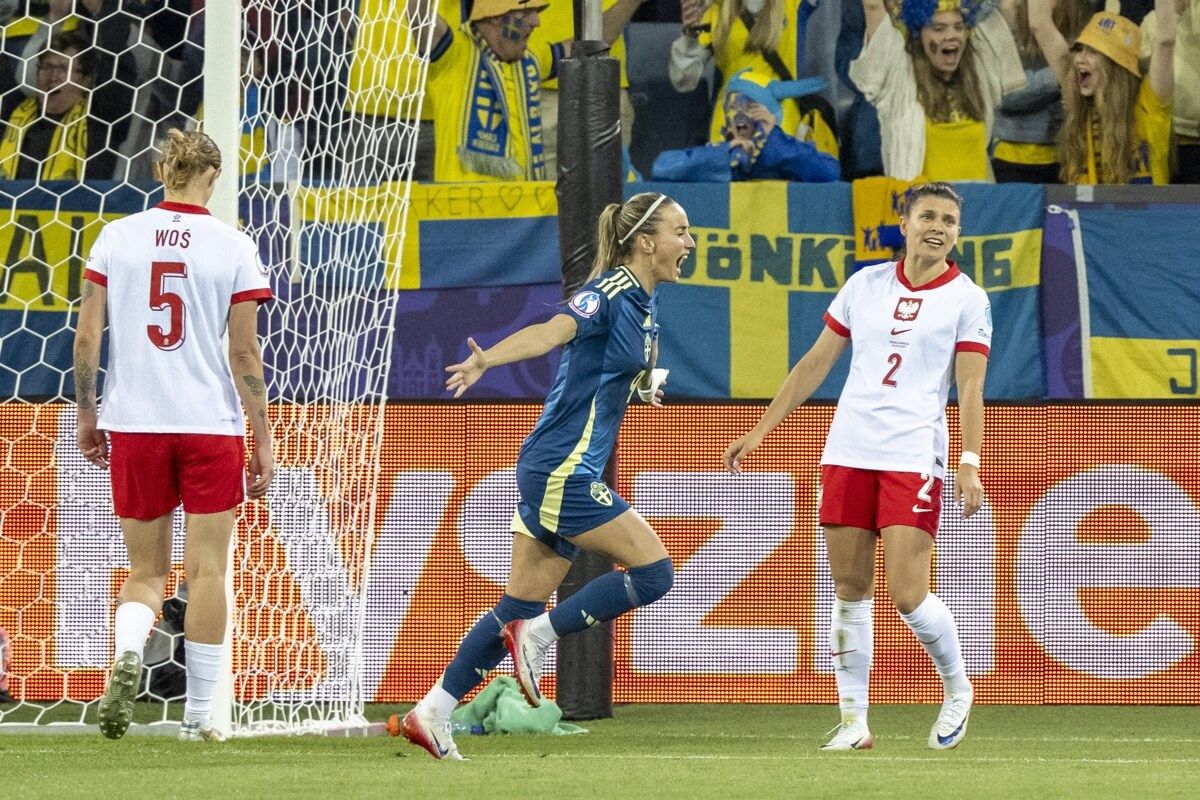  Kosovare Asllani celebra su gol en el Polonia-Suecia de la Eurocopa.