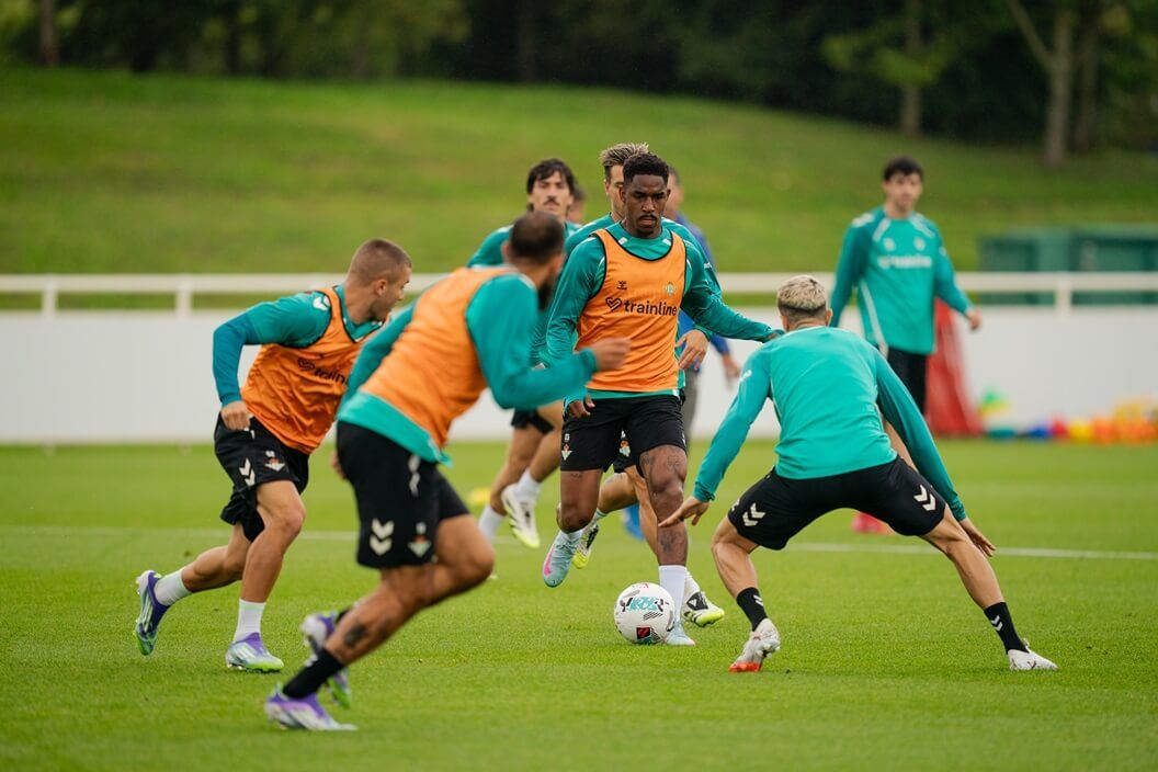 Junior Firpo, en la pretemporada del Betis en Inglaterra.