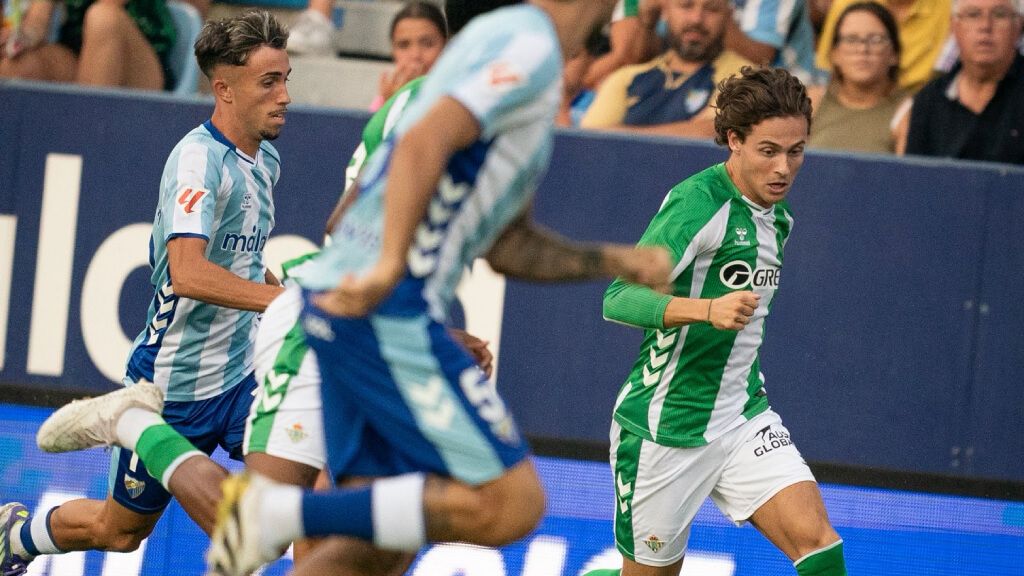  Rodrigo Riquelme, ante el Málaga.