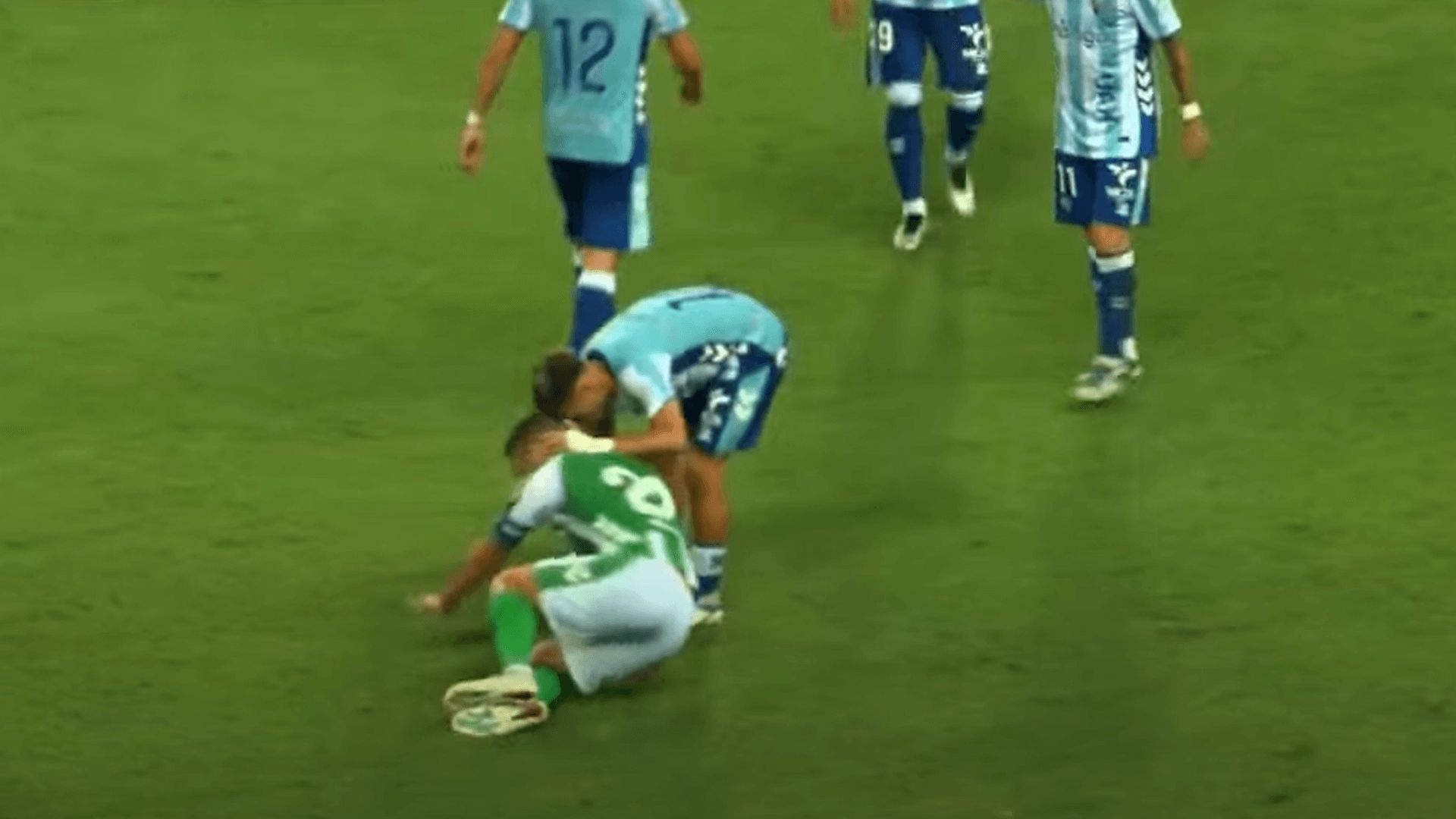  David Larrubia pide perdón a Isco Alarcón tras la entrada.