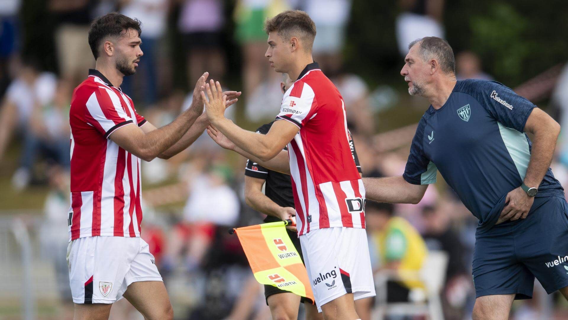  Jon de Luis entra por Unai Egiluz en el Racing-Athletic.