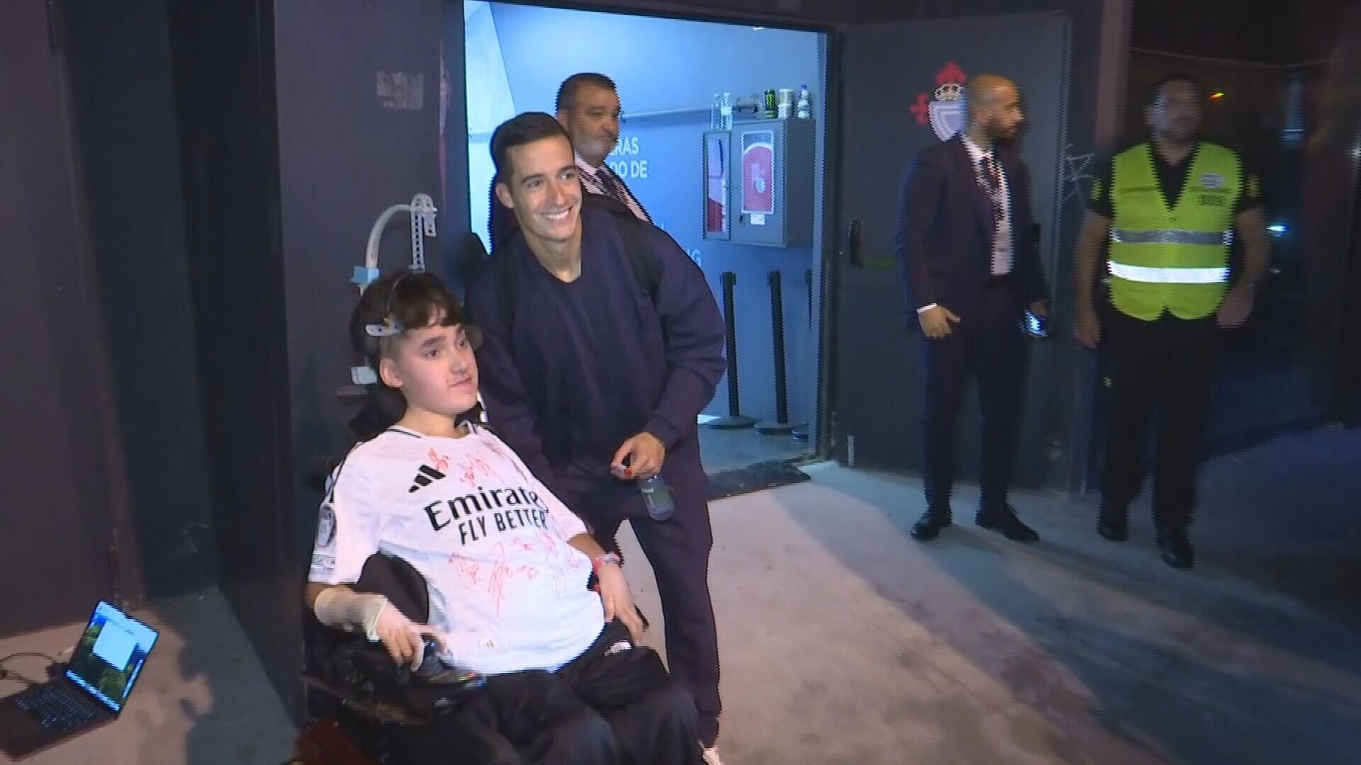 Lucas Vázquez, futbolista gallego del Real Madrid, fue otro de los que se hicieron la fotografía.