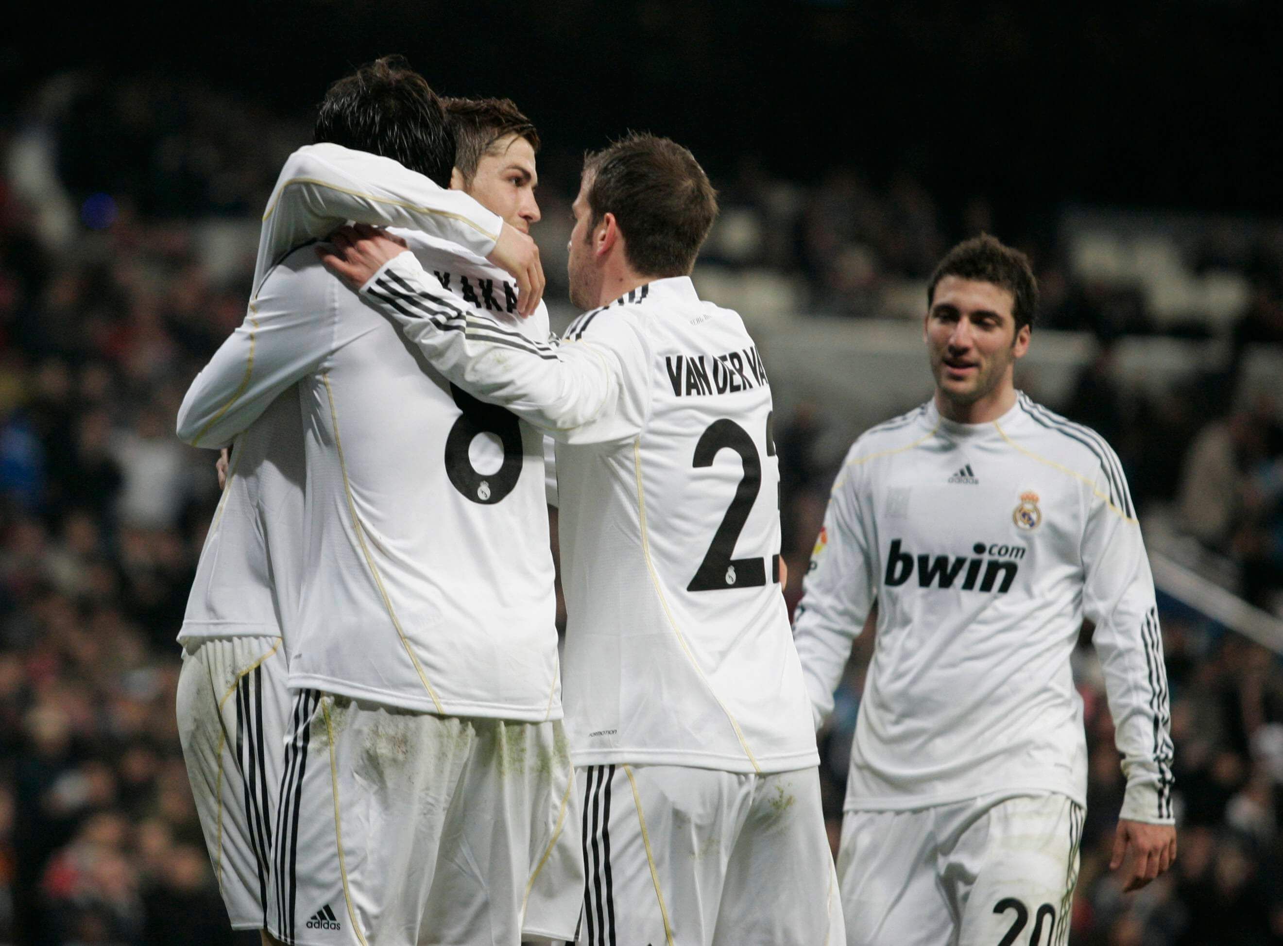  Cristiano Ronaldo y Rafael Van der Vaart celebran un gol con el Real Madrid