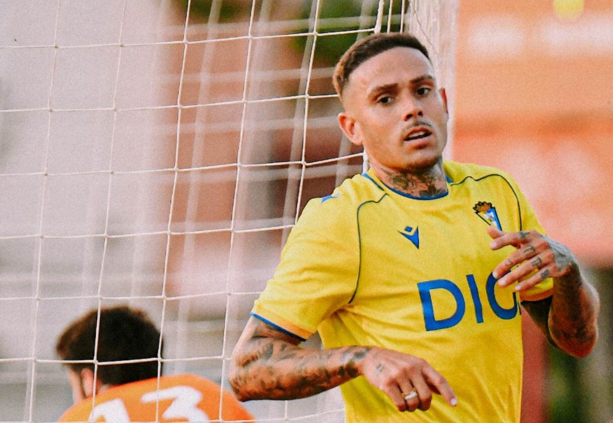  Roger Martí celebra su gol en pretemporada al Granada.