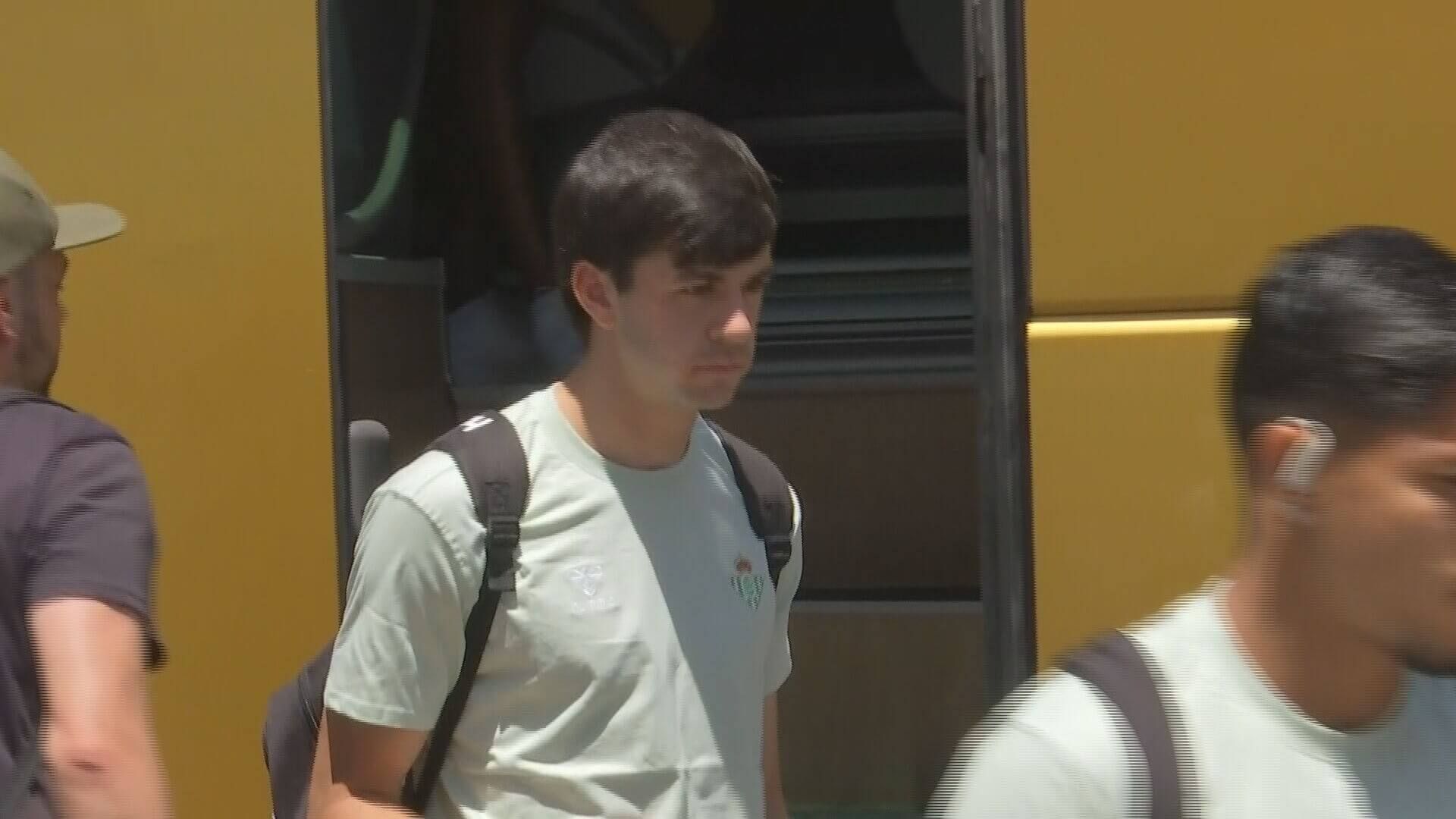  Gonzalo Petit, en la expedición del Betis hacia Inglaterra.