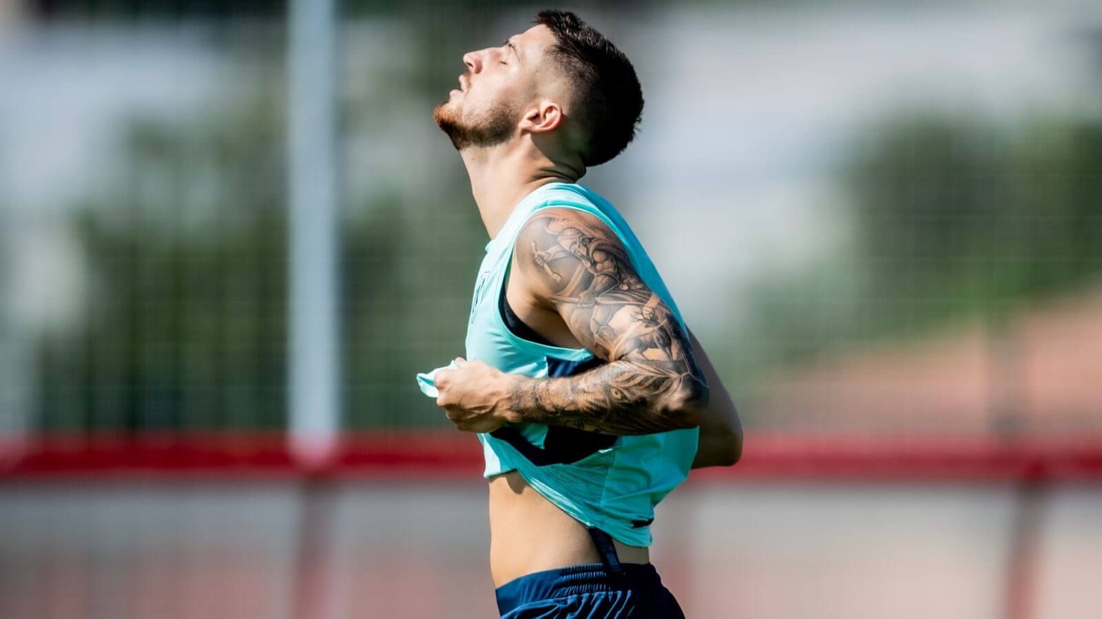  El esfuerzo de Oihan Sancet mientras se entrena en Lezama.