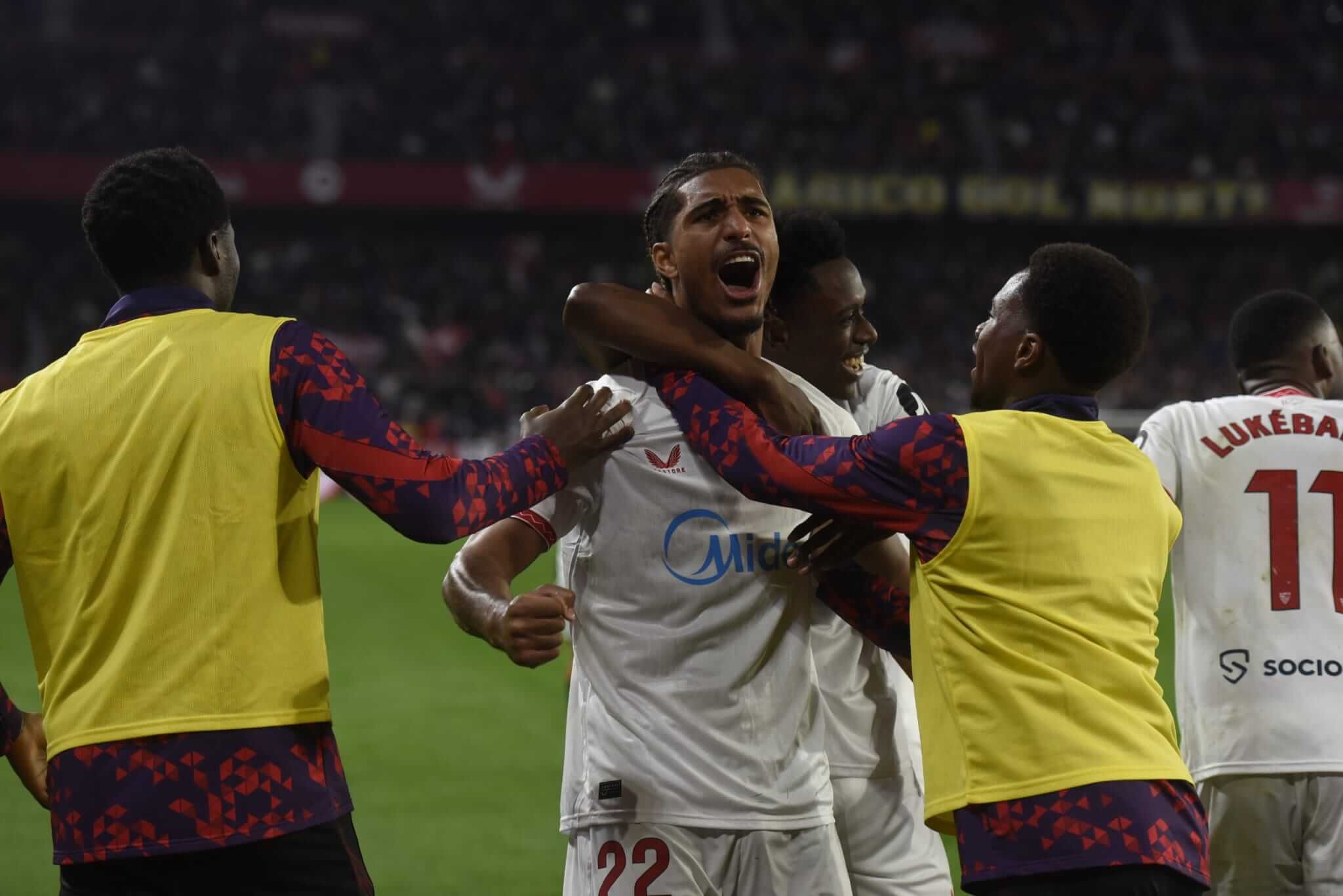Loïc Badé celebra su gol en el Sevilla-Espanyol.