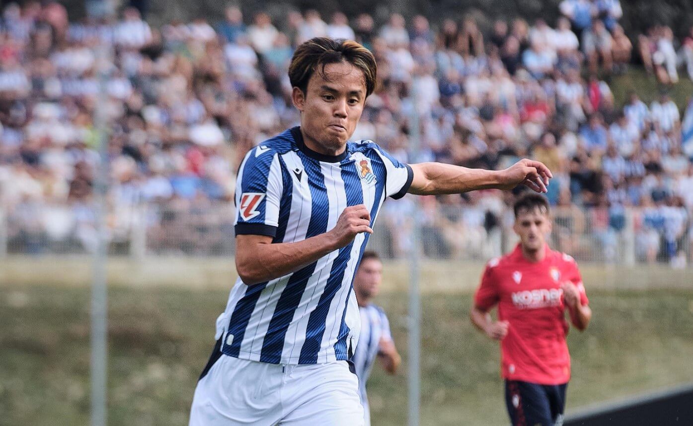  Take Kubo busca un golpeo en el Real Sociedad-Osasuna.