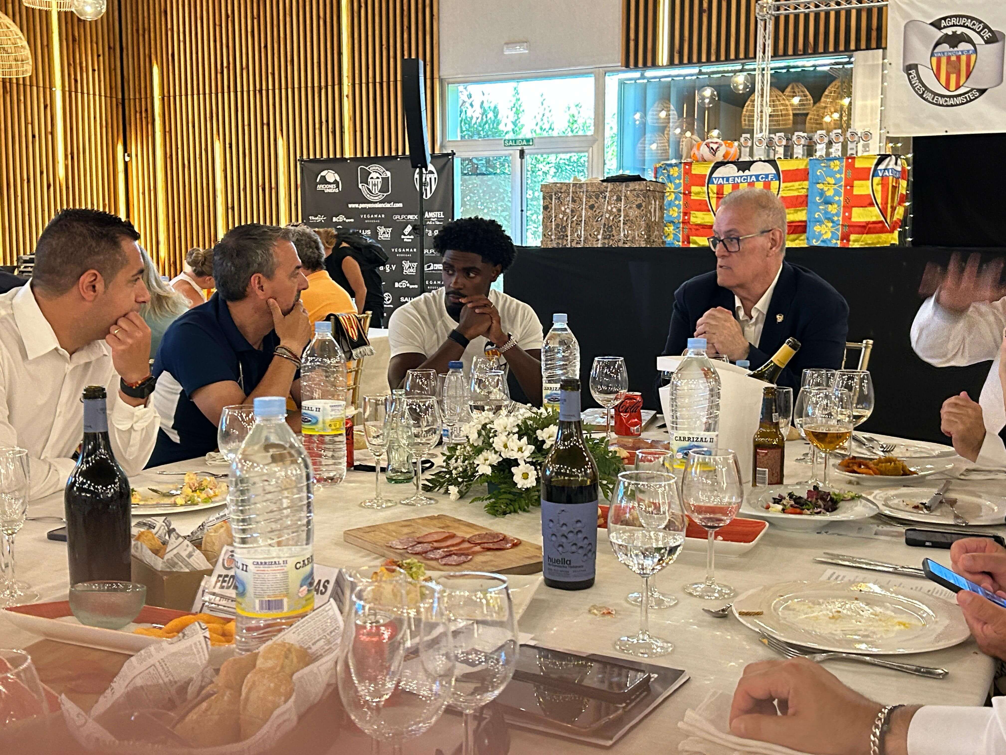 Thierry en la XXIX Convención de Peñas come con Fede Sagreras