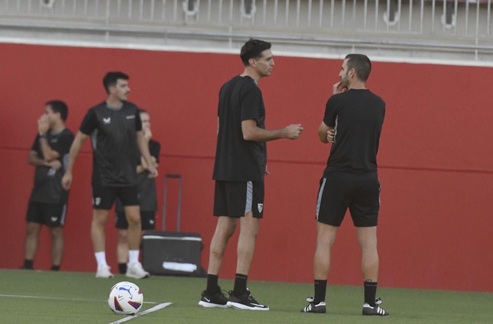  Diego Alonso, durante su primera sesión con el Sevilla.
