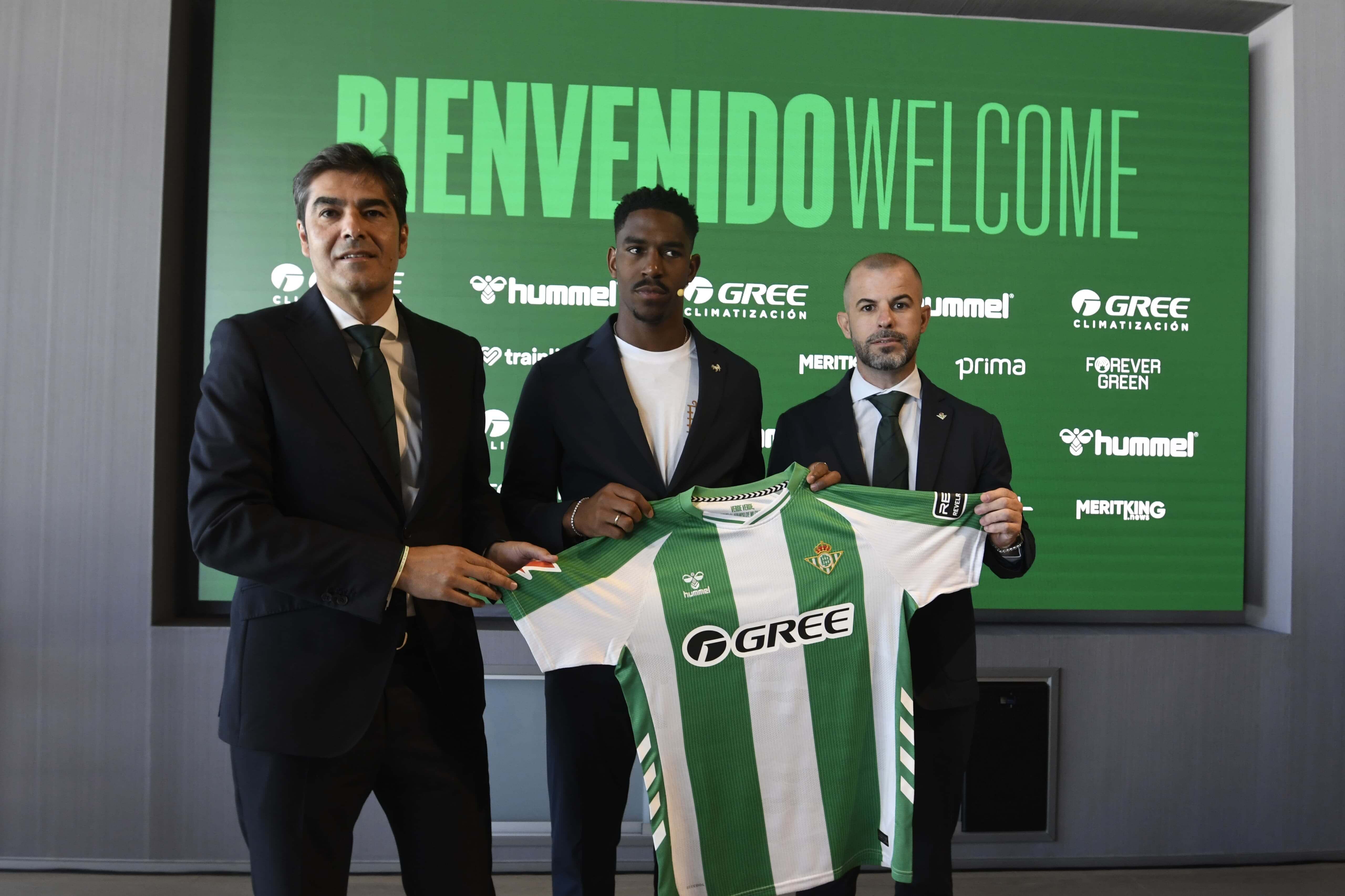 Junior Firpo, en su presentación con el Betis