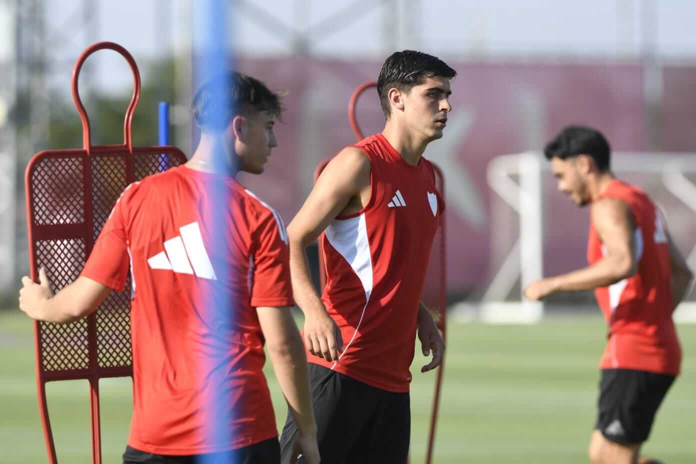 Juanlu Sánchez entrena con el Sevilla FC (Foto: Kiko Hurtado).