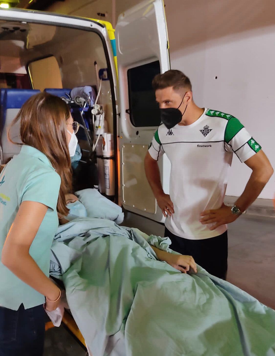 Joaquín, junto a Miguel en el Granada-Betis