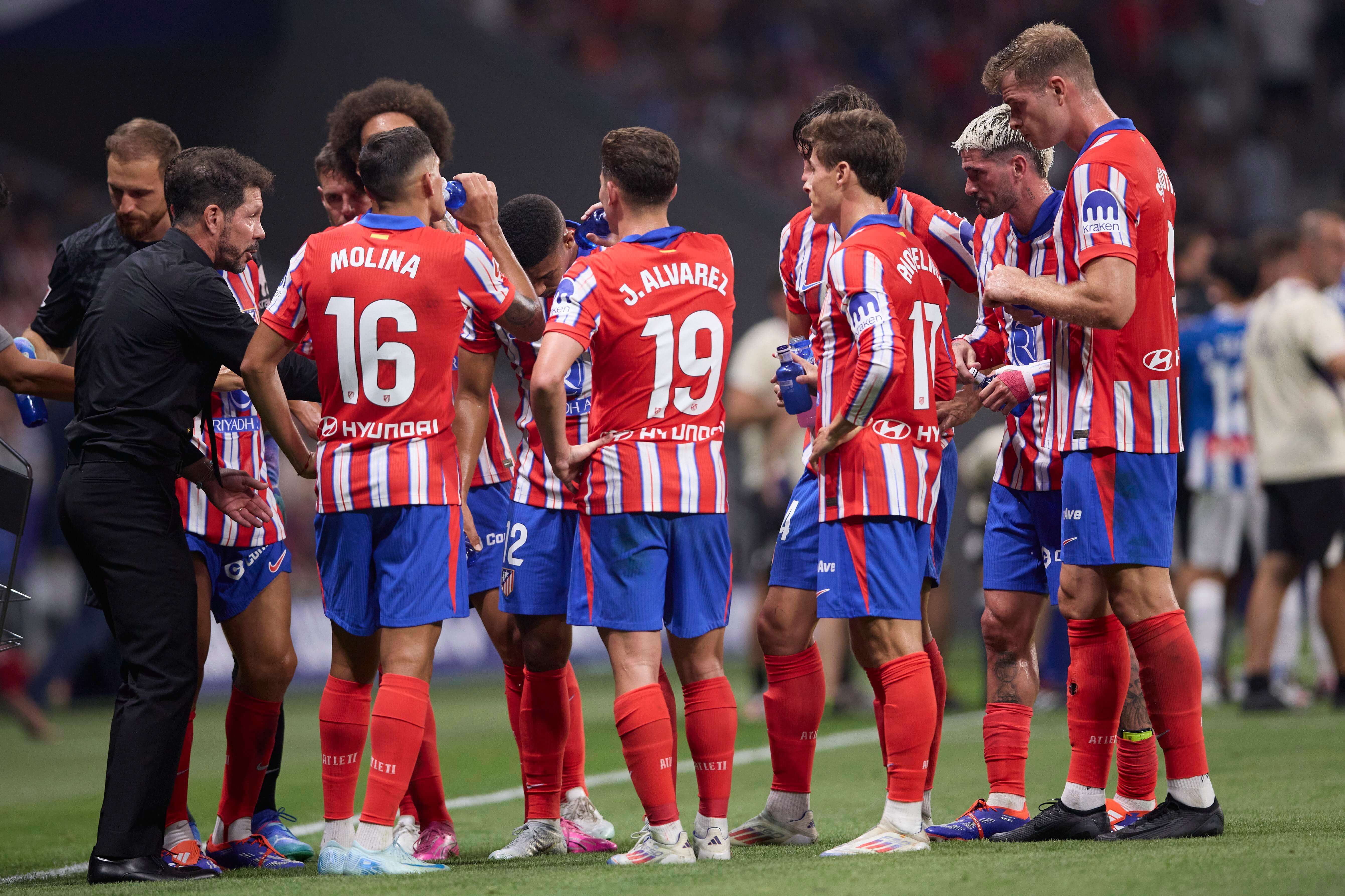  Simeone dando instrucciones en un partido del Atlético de Madrid.