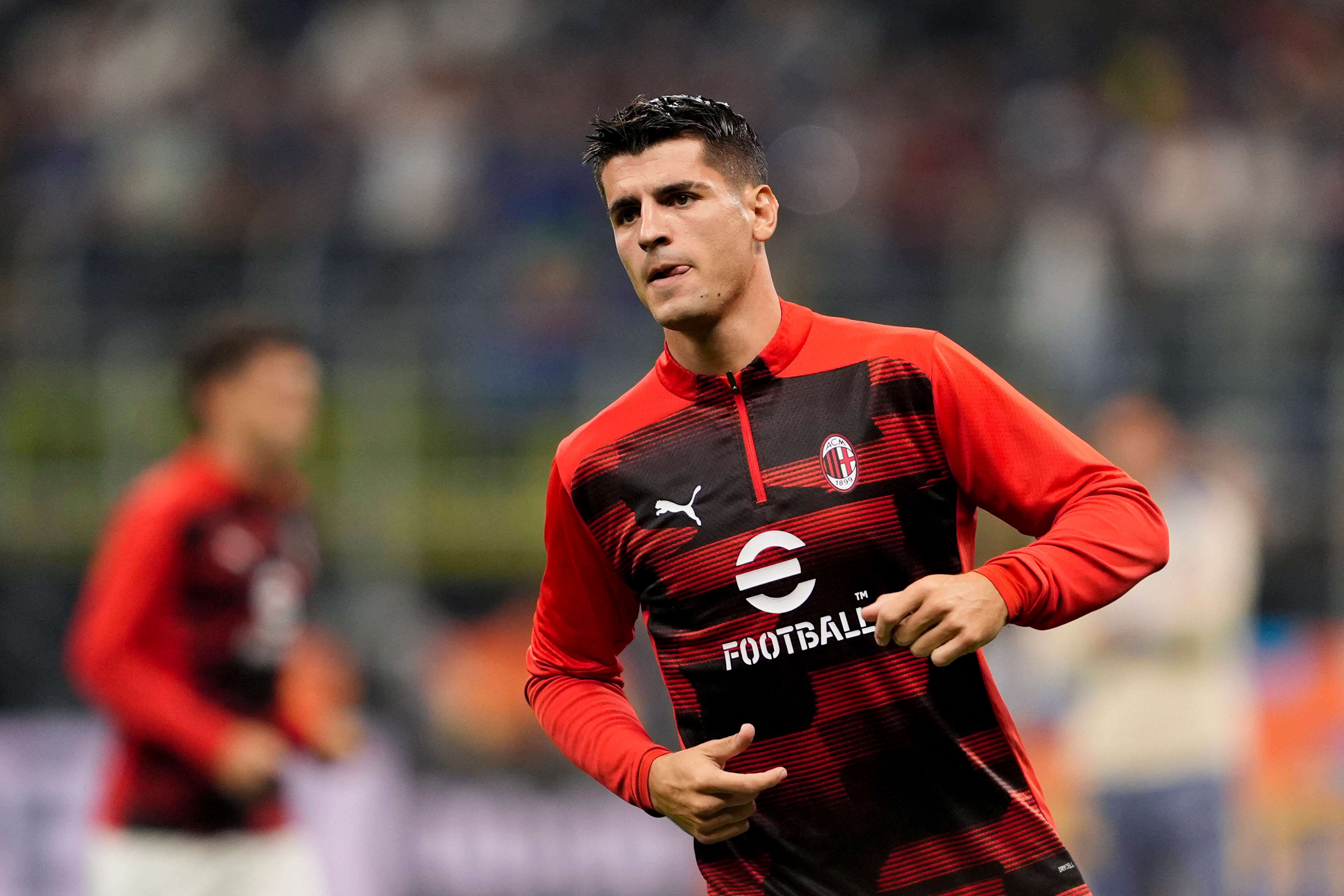  Álvaro Morata, en un calentamiento con el Milan.