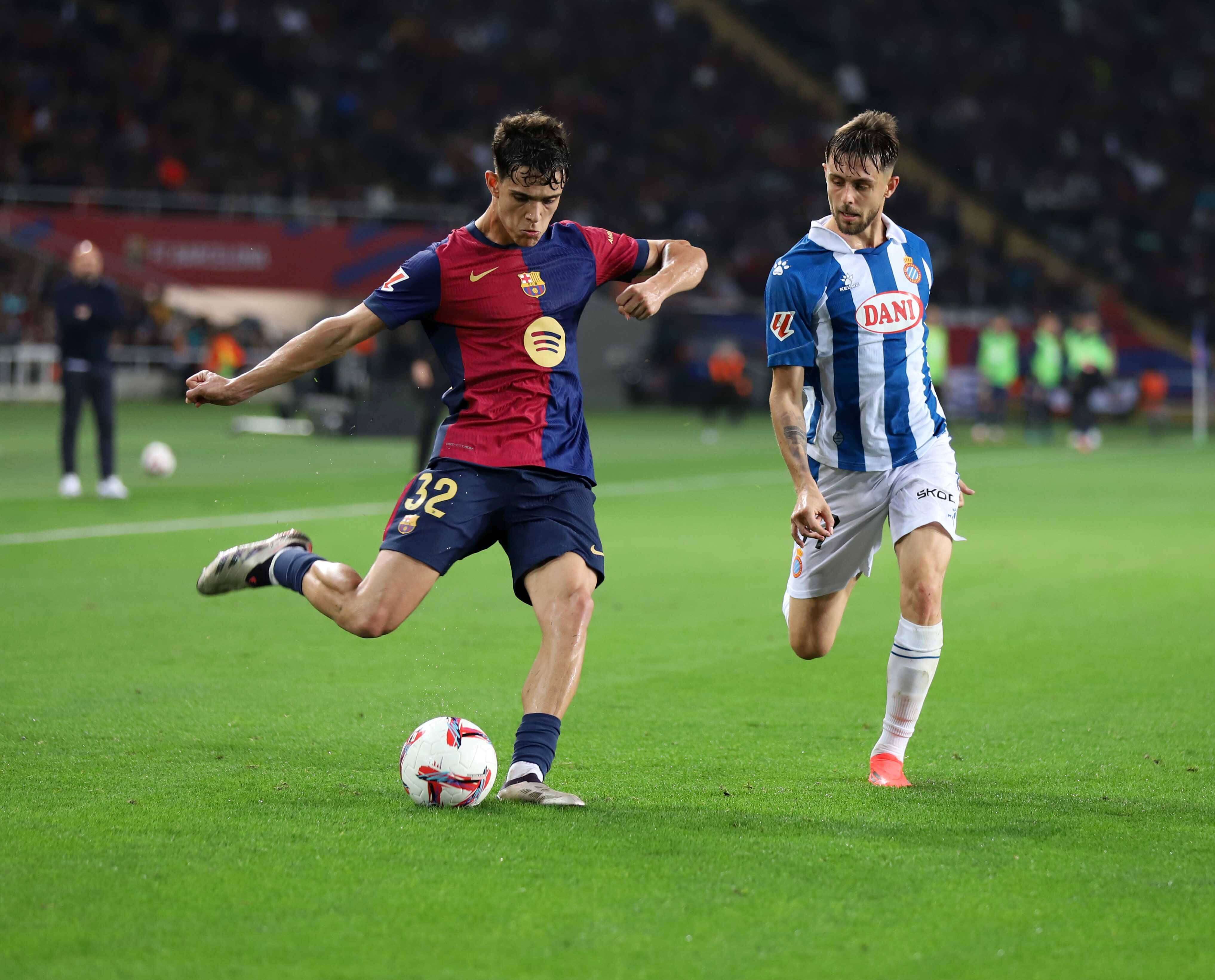  Héctor Fort en un partido con el FC Barcelona