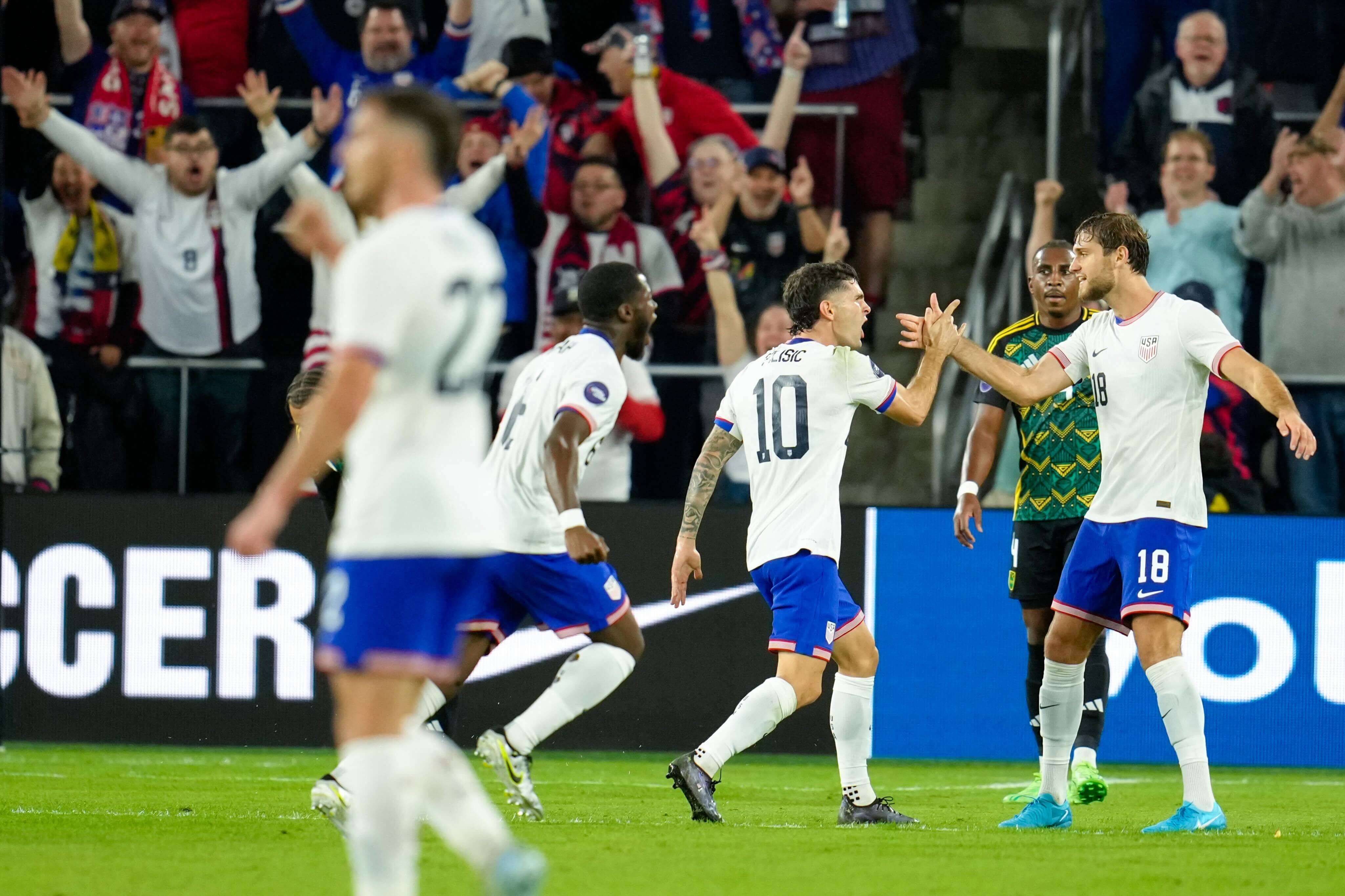  Christian Pulisic celebra un gol en el EEUU - Jamaica.