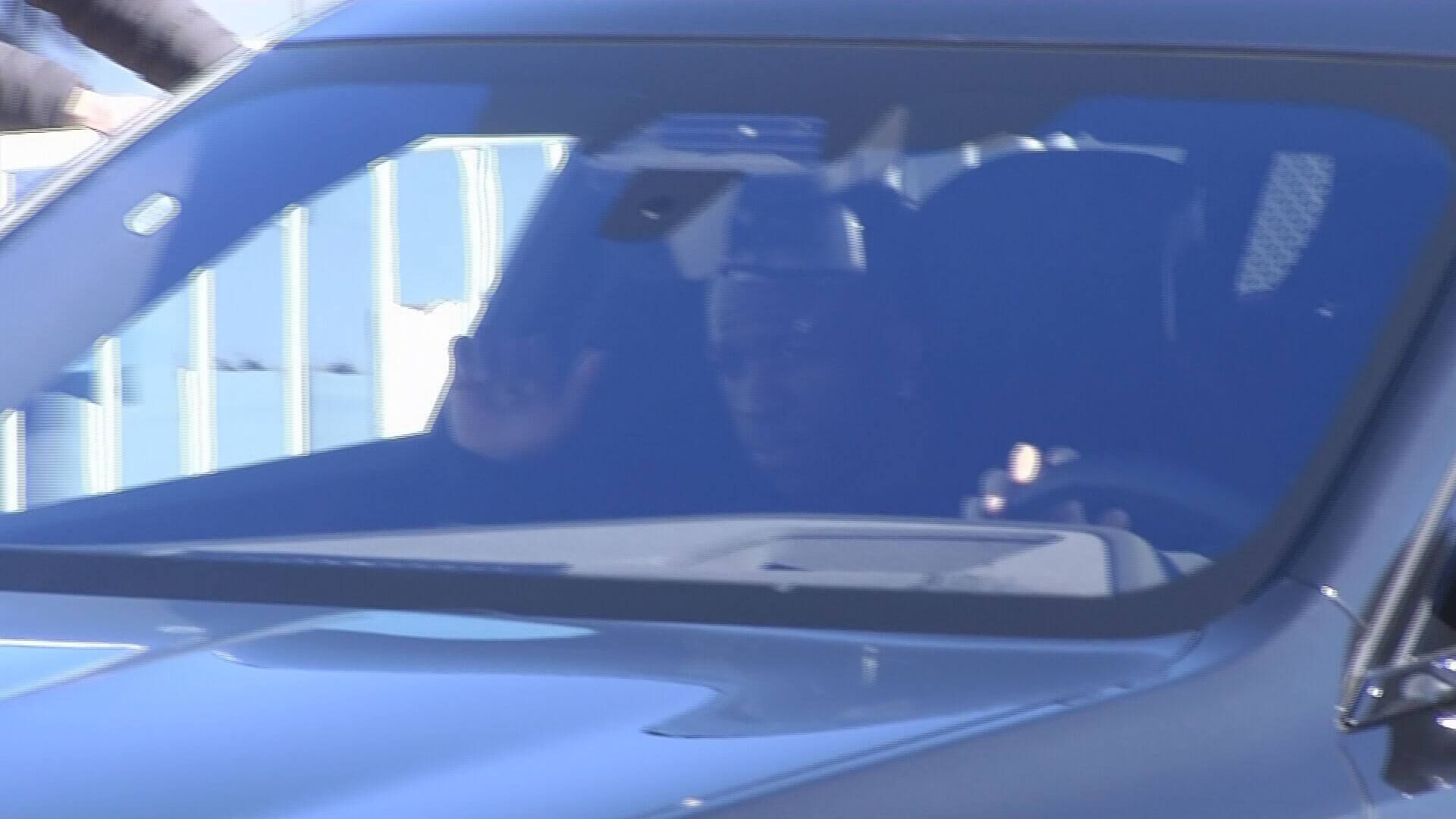 Vinicius levantando el pulgar tras el entrenamiento (ElDesmarque)