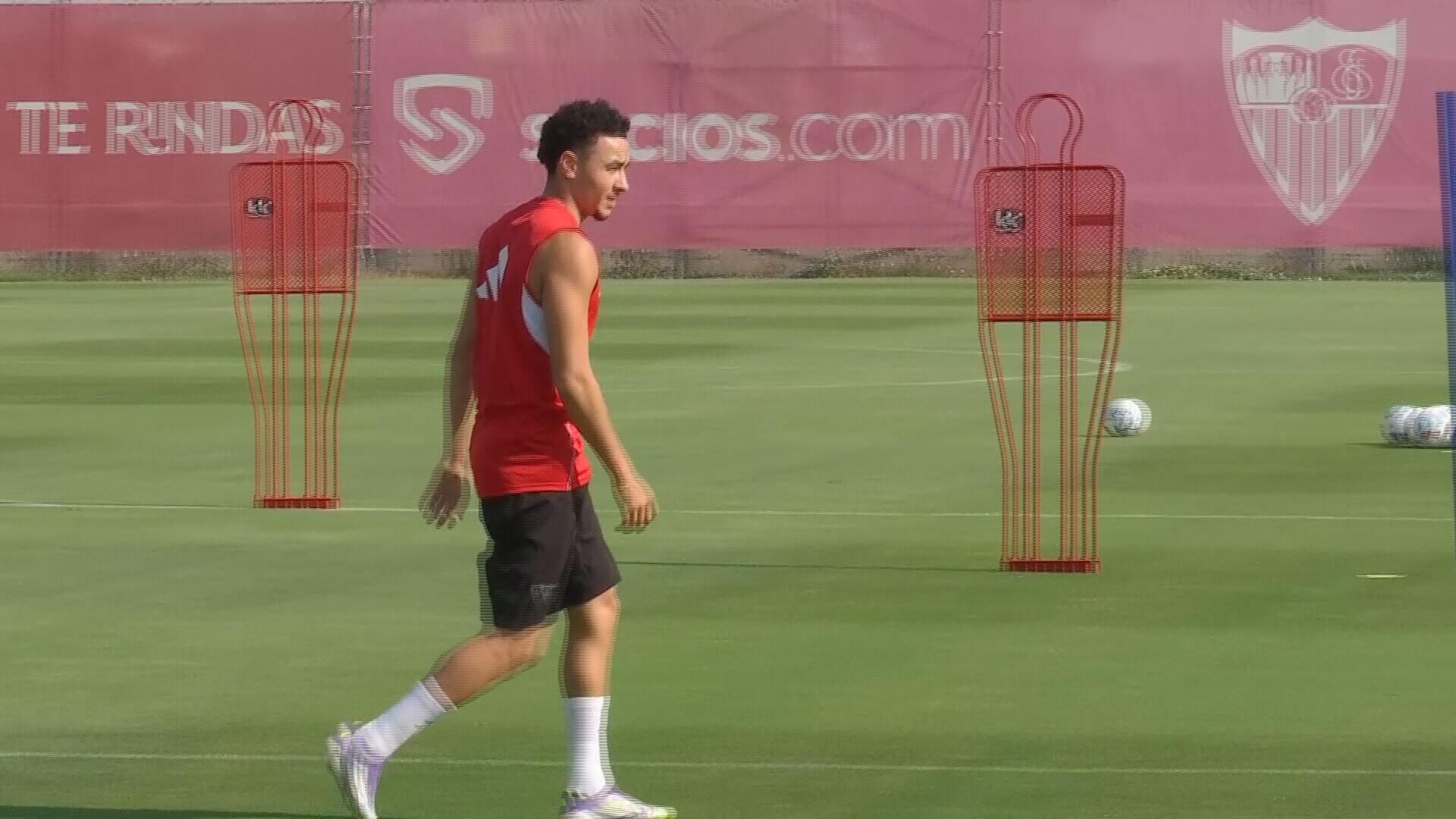  Rubén Vargas, novedad en el entrenamiento del Sevilla.