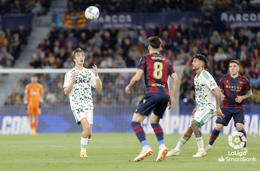 Yayo, en el Levante - Oviedo.