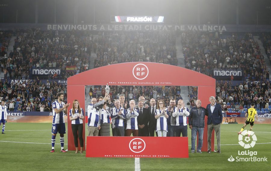  Homenaje del Levante UD por la Copa de la España Libre de 1937.