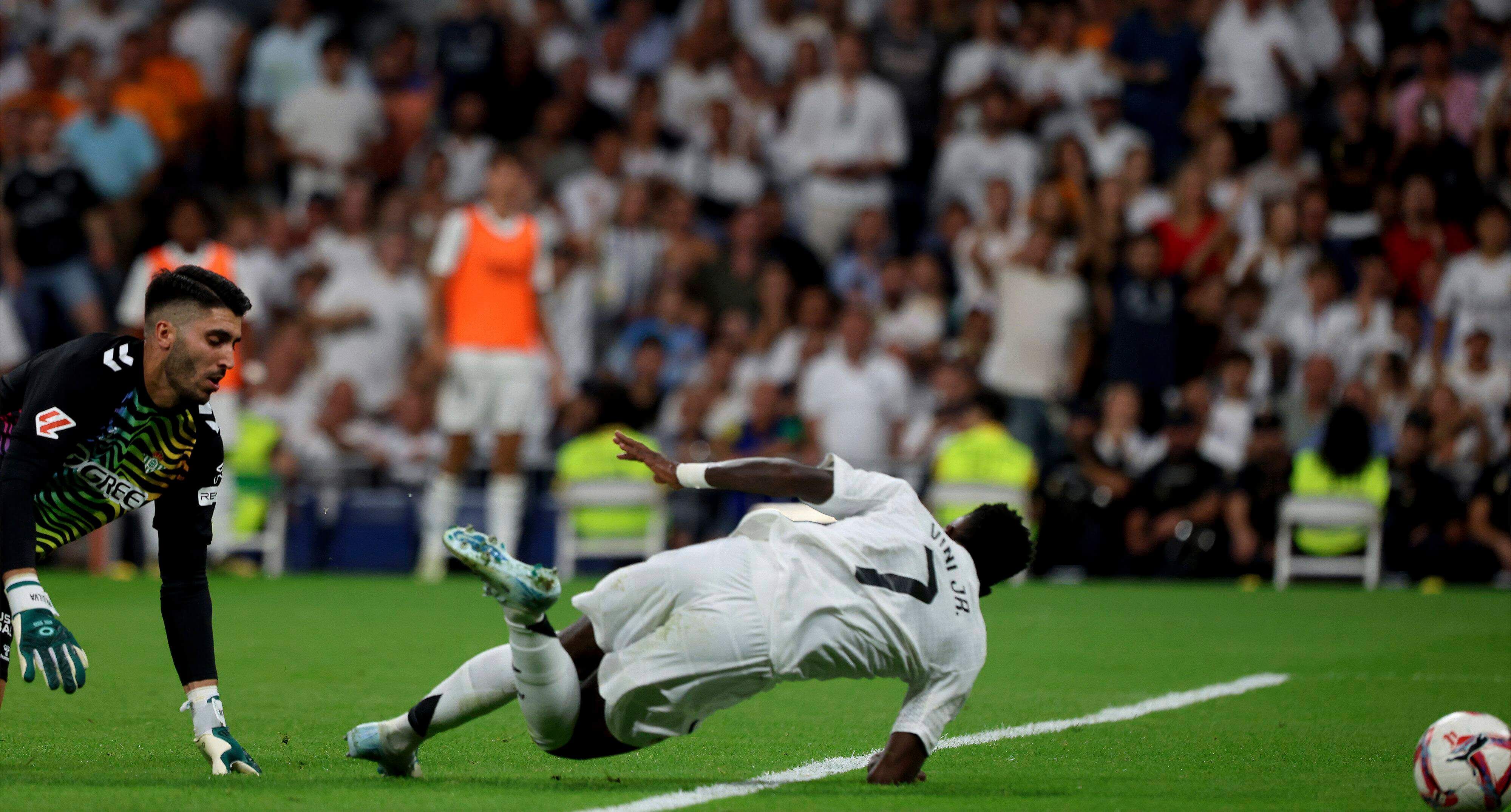 Vinicius, en la acción polémica del Real Madrid - Real Betis