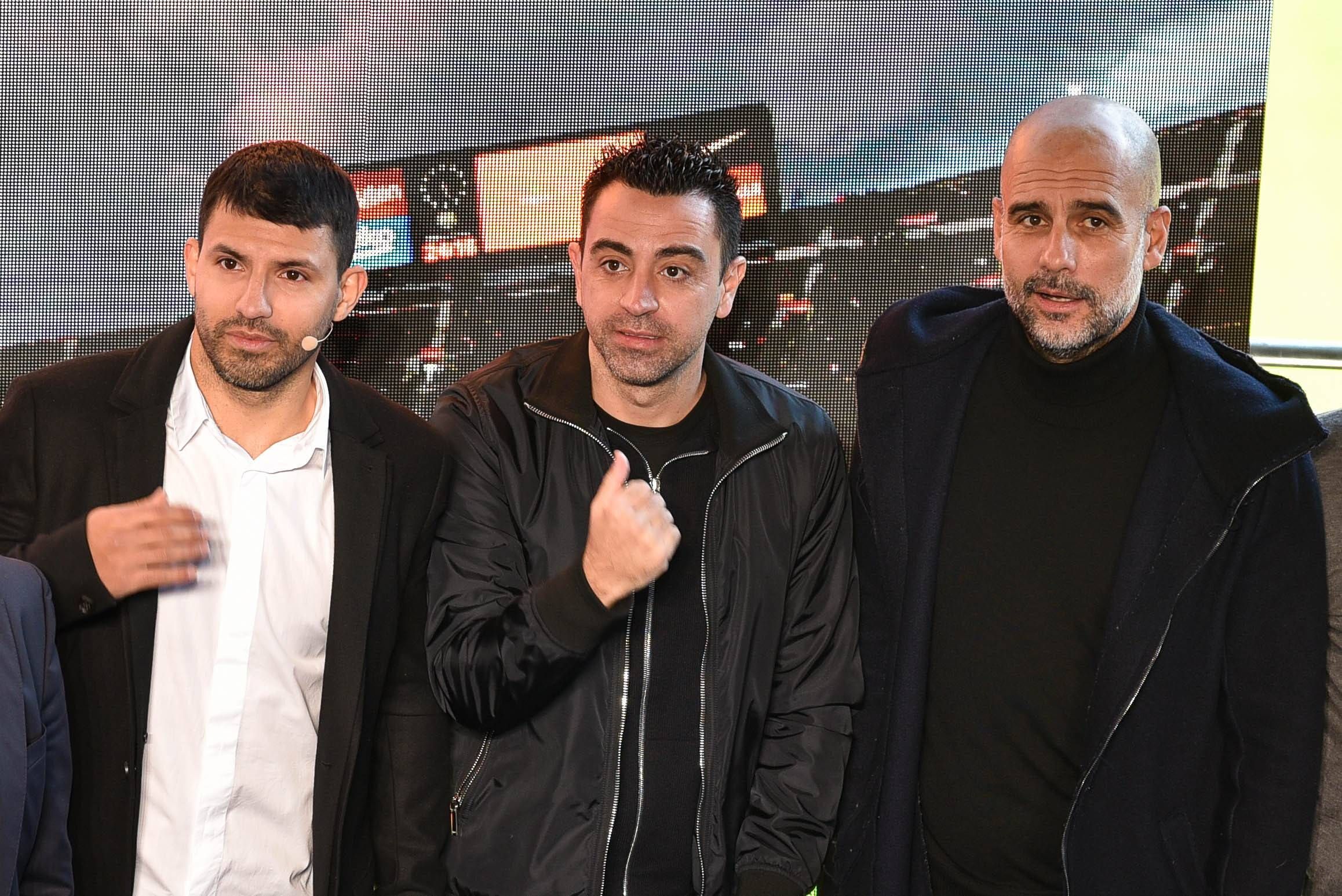  Agüero en su despedida junto a Xavi Hernández y Pep Guardiola.