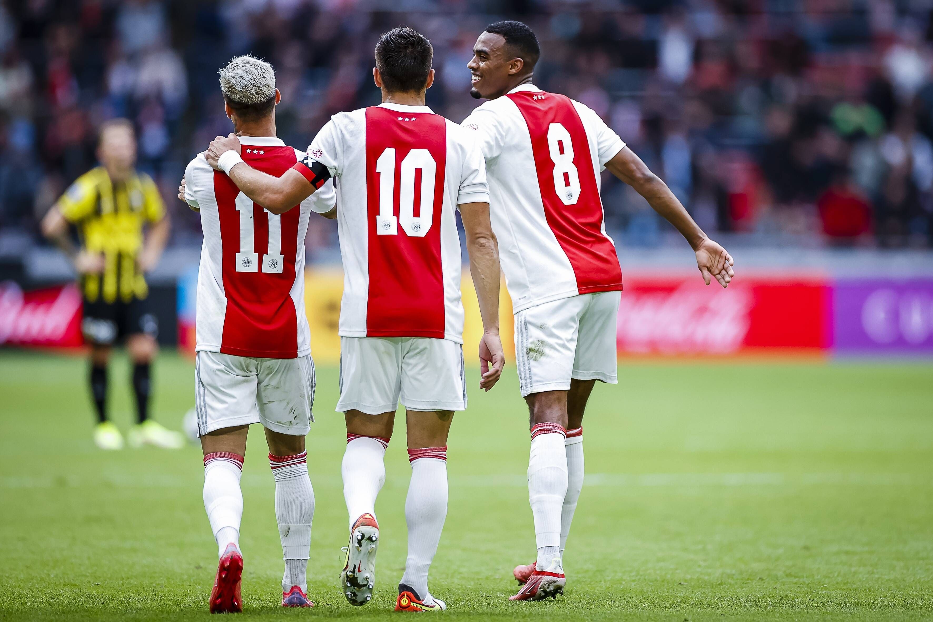  Antony, Tadic y Gravenberch, durante un partido del Ajax.