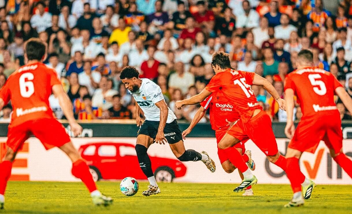 Arnaut Danjuma debuta en el Valencia CF