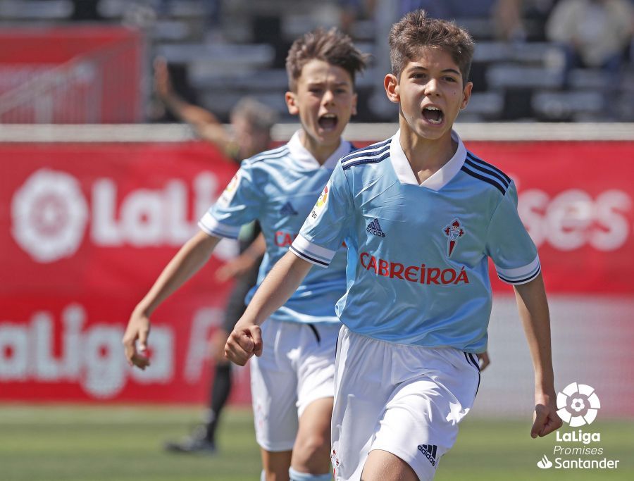  Bryan Bugarín celebra un gol con el Celta