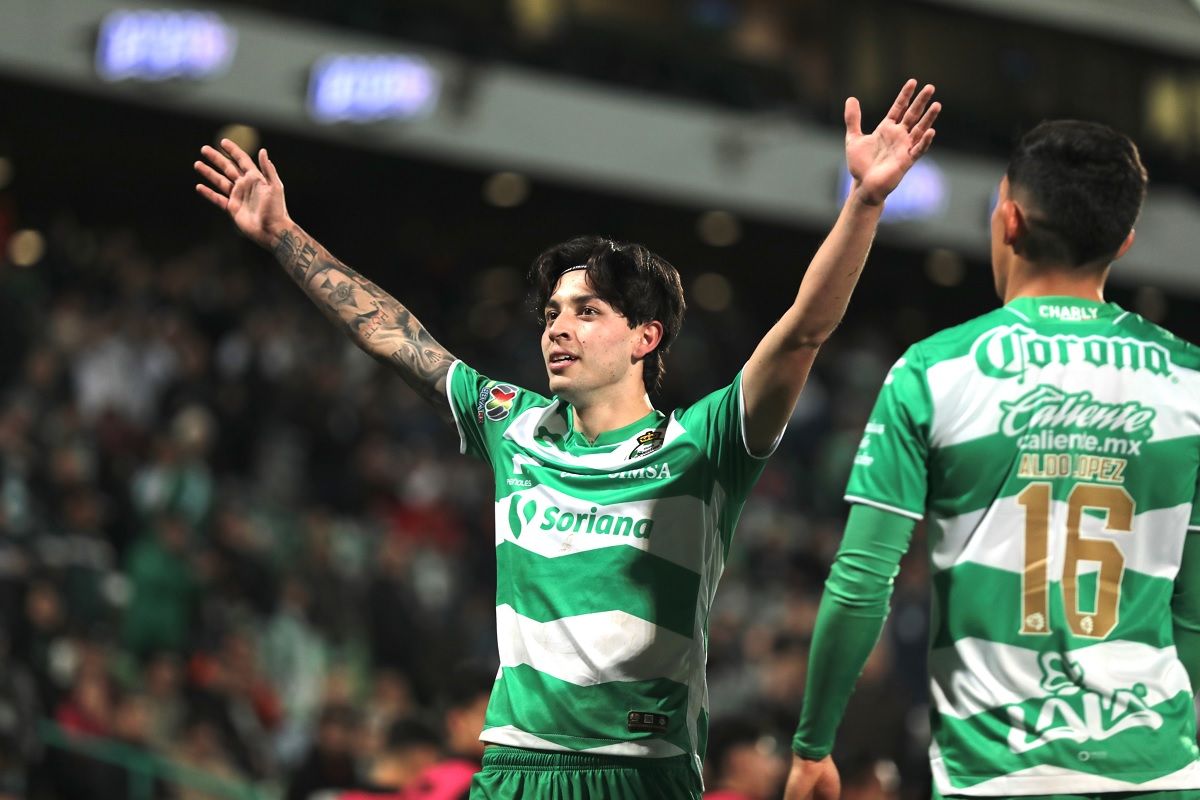 Jordan Carrillo celebra su gol a Puebla.