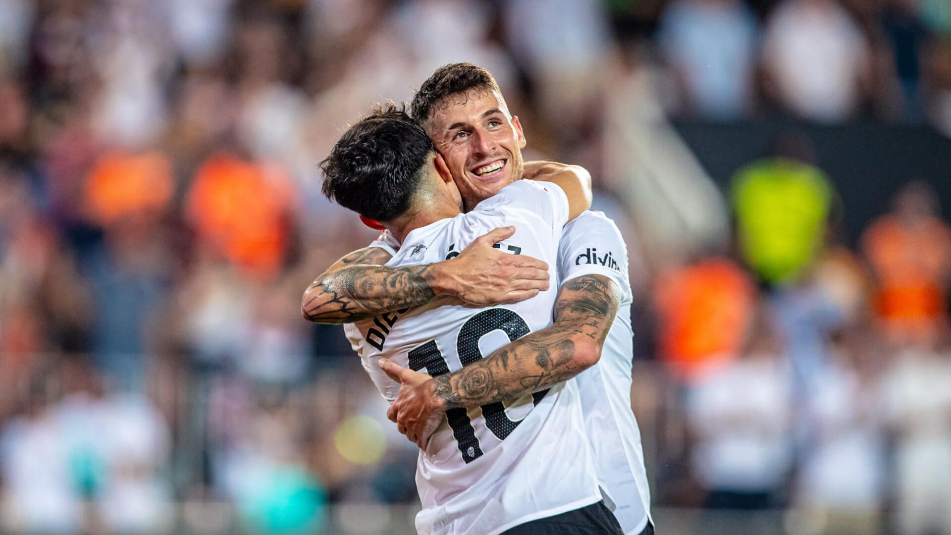  Dani Raba abraza a Diego López