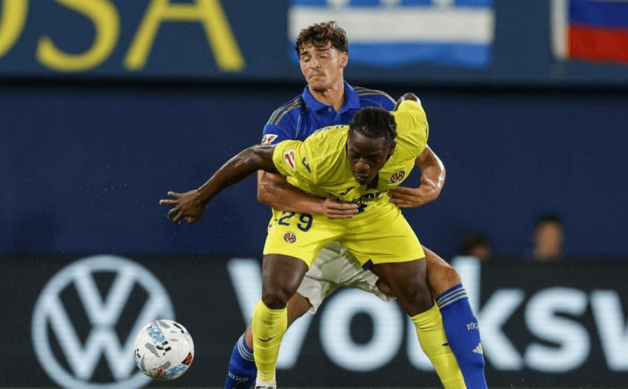  Oier Luengo ante el Villarreal.