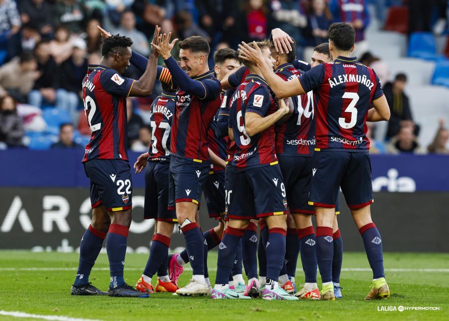 El Levante celebra un gol ante el Albacete en el Ciutat.