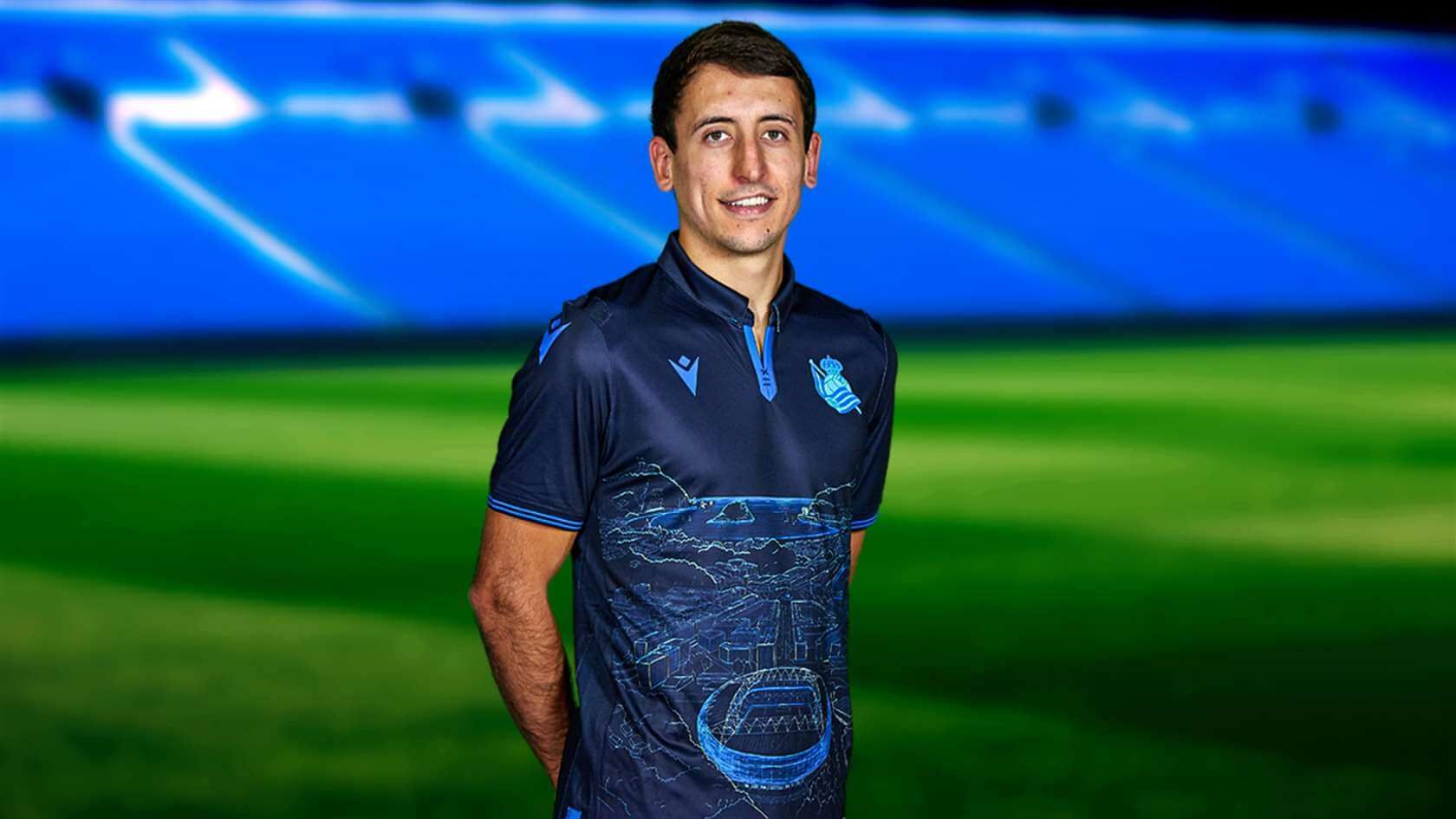  En 2019 la Real Sociedad sacó una camiseta con la bahía de La Concha y el estadio.