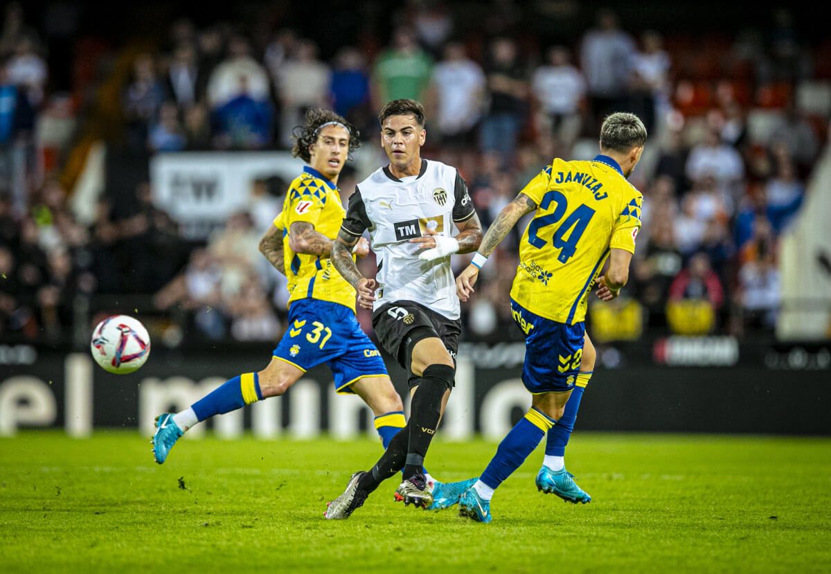  Enzo Barrenechea, ante la UD Las Palmas.