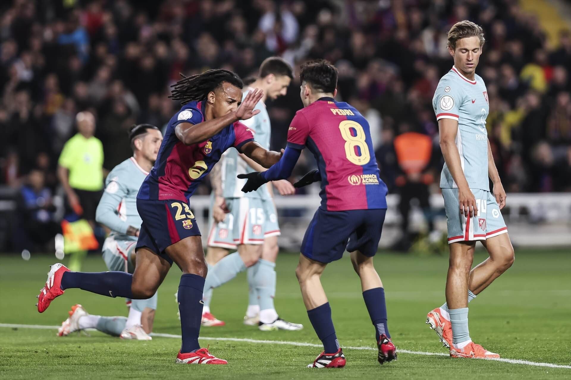  Pedri y Jules Koundé en las semifinales de Copa