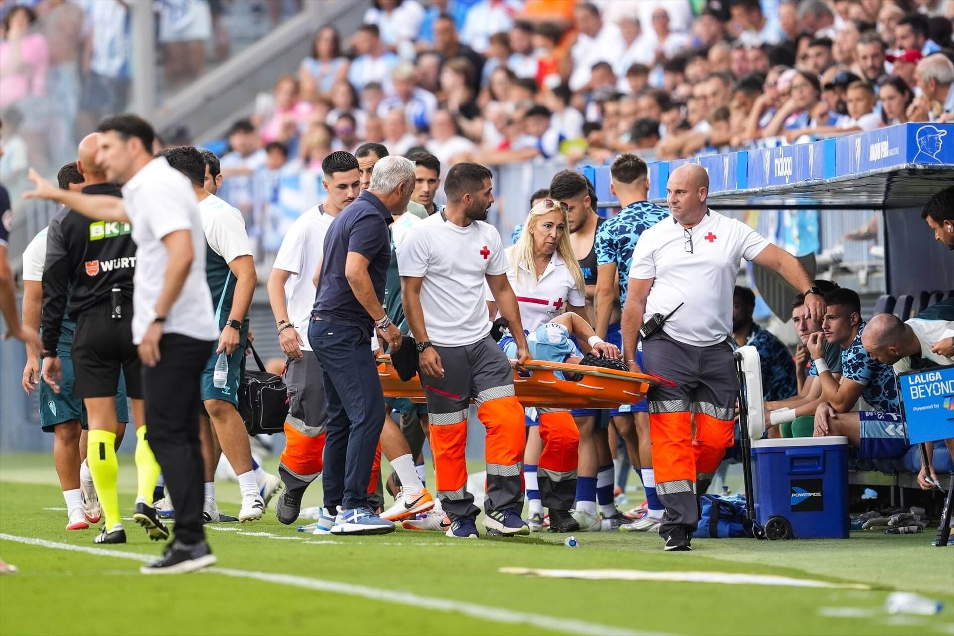  Sergio Pellicer se preocupa por Luismi en el Málaga - Eibar.