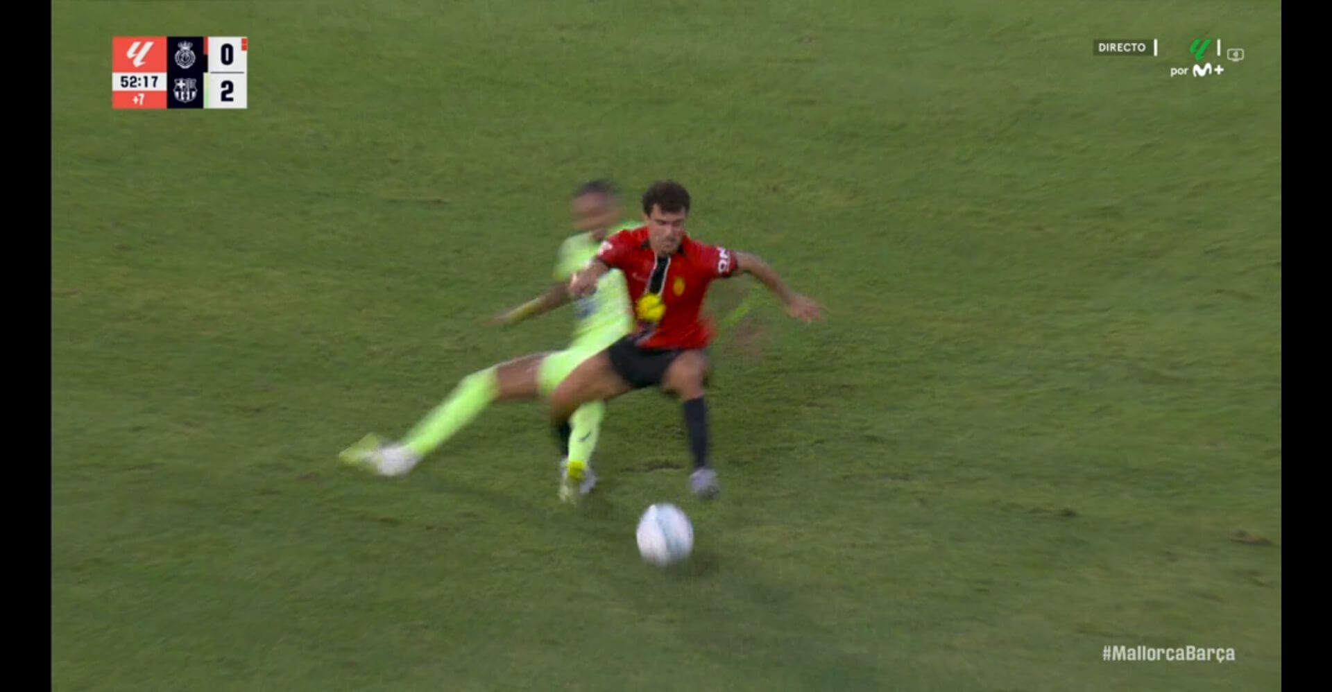  La falta de Raphinha sobre Mateu Morey (Captura de Movistar +)