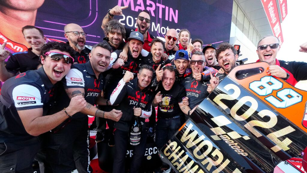  El equipo de Pramac Racing celebra el título con Jorge Martín (Cordon Press)